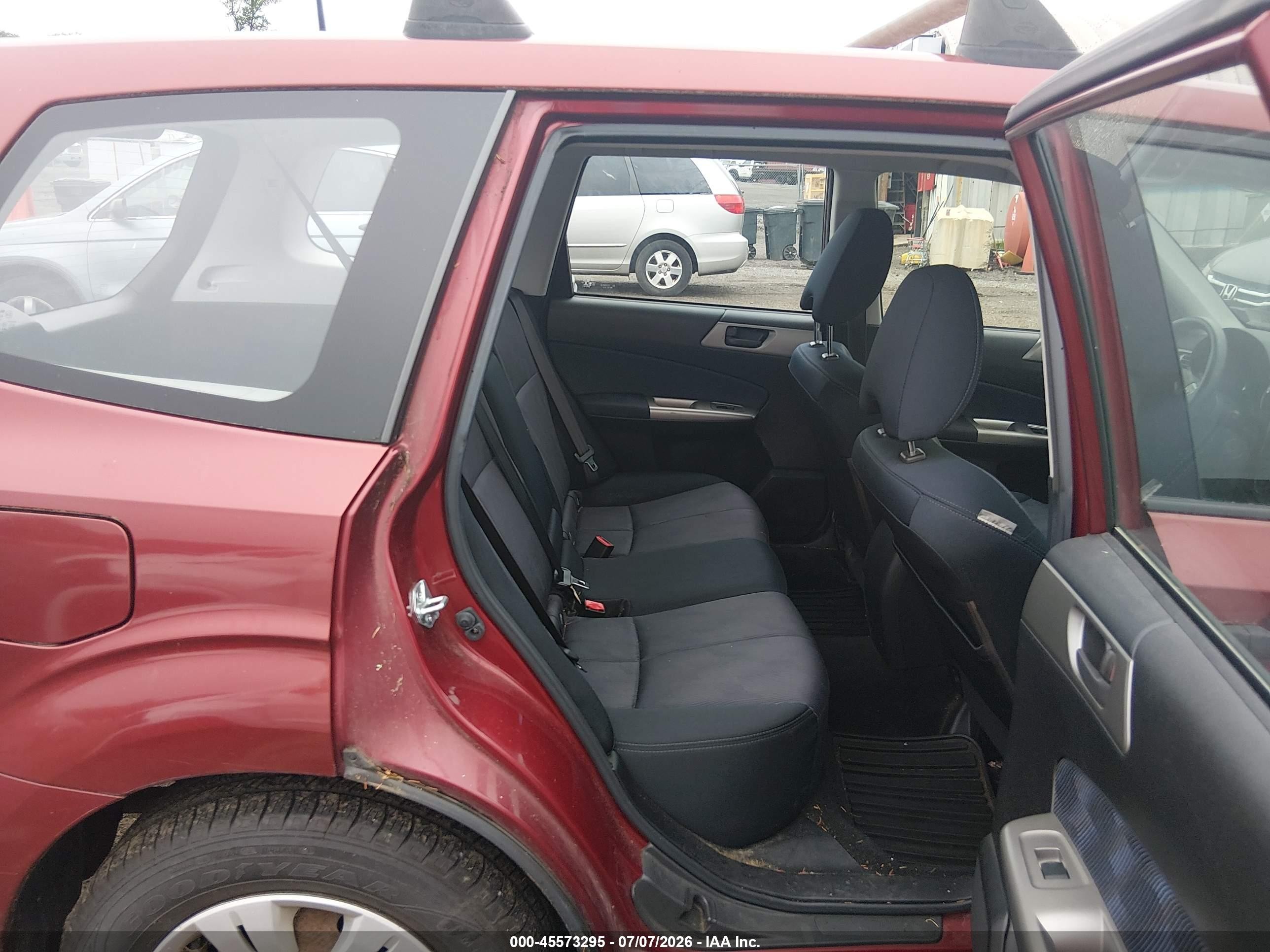 2009 Subaru Forester 2.5x Red vin: JF2SH61609H756161