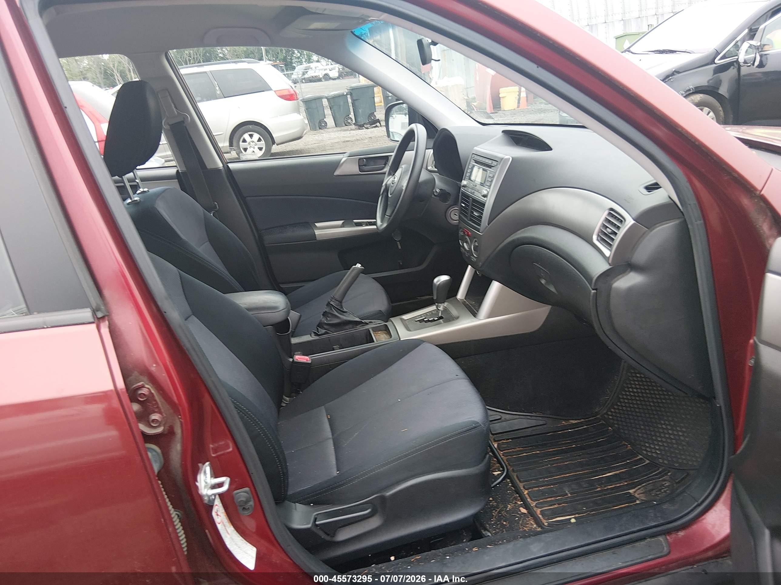 2009 Subaru Forester 2.5x Red vin: JF2SH61609H756161