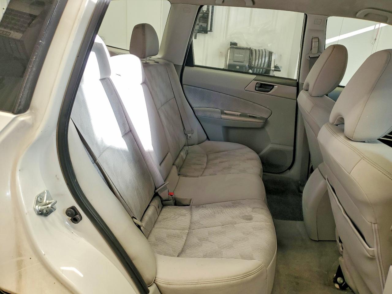 2009 Subaru Forester 2.5x White vin: JF2SH61609H761800