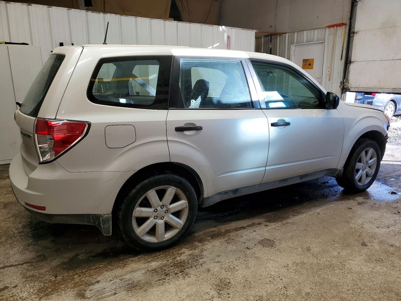 2009 Subaru Forester 2.5x White vin: JF2SH61609H761800