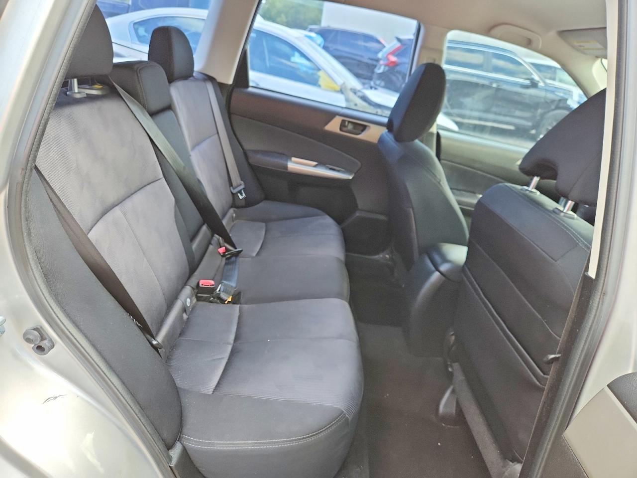 2009 Subaru Forester 2.5x Silver vin: JF2SH61609H783795