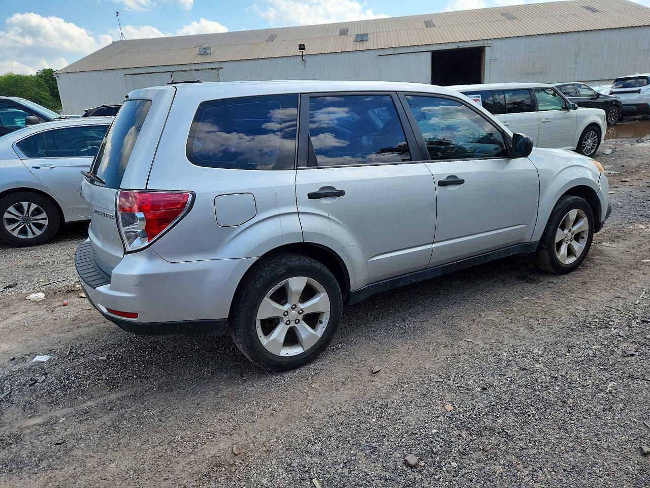 2009 Subaru Forester 2.5x Silver vin: JF2SH61609H783795