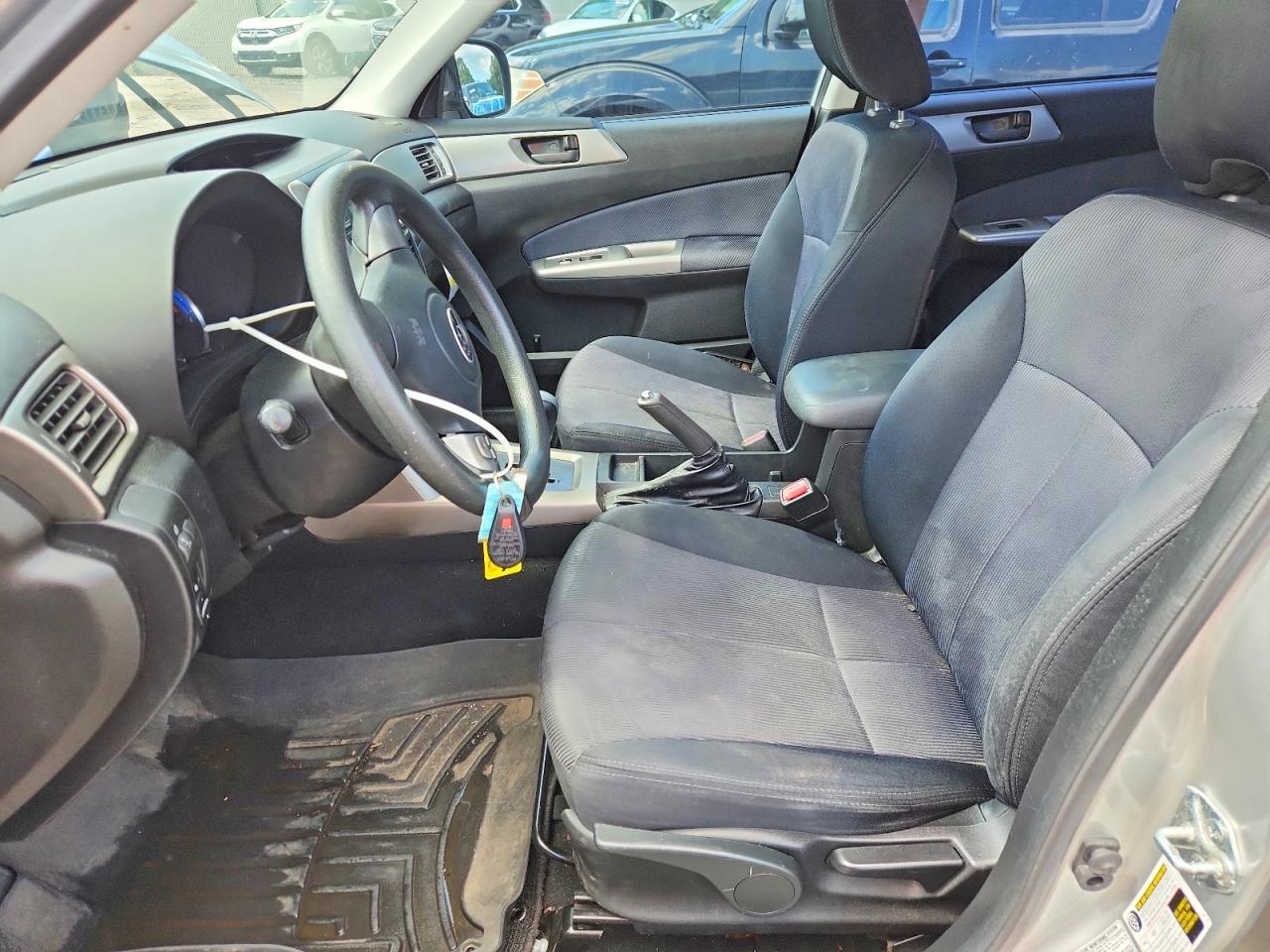 2009 Subaru Forester 2.5x Silver vin: JF2SH61609H783795
