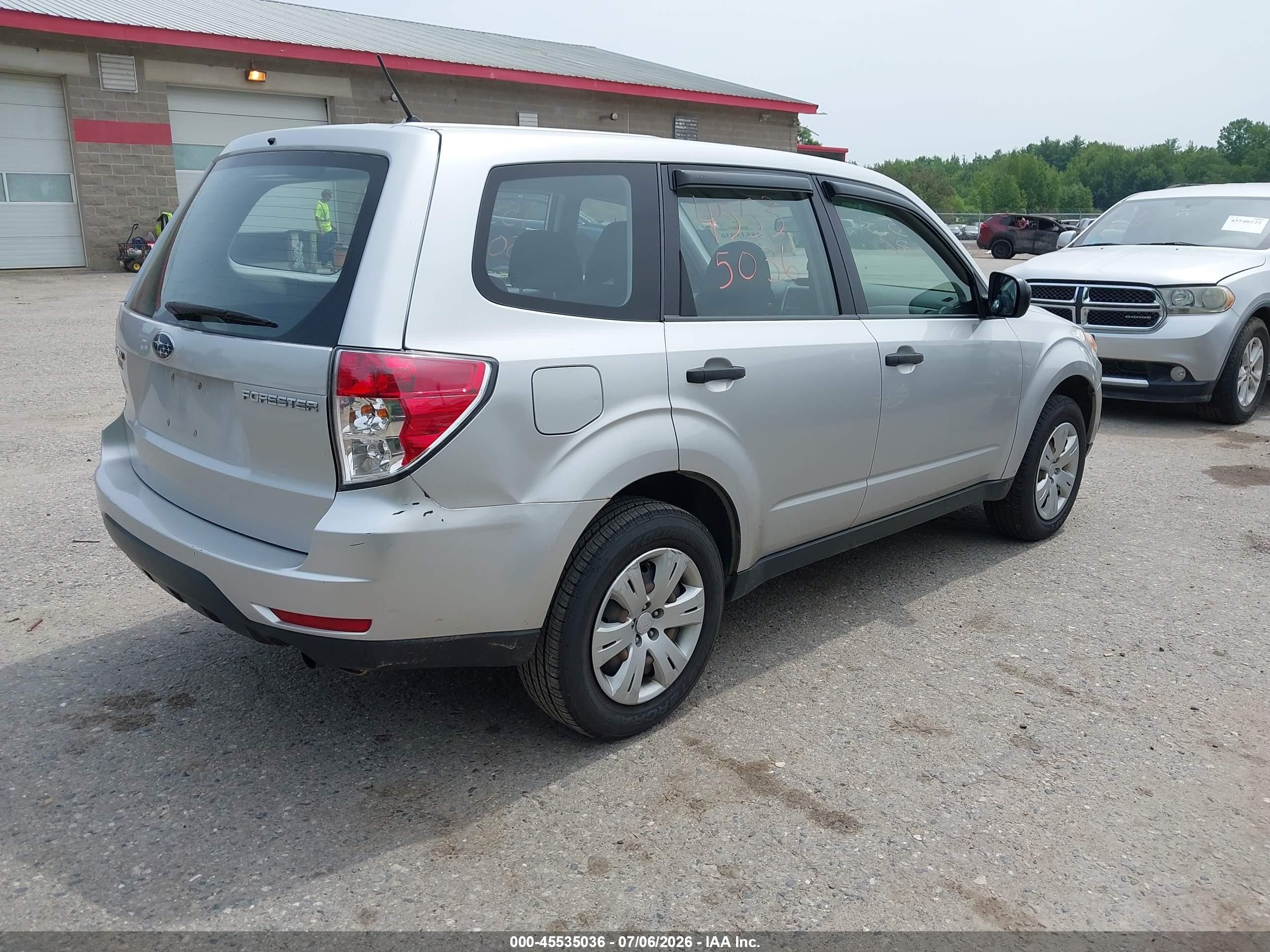 2009 Subaru Forester 2.5x Silver vin: JF2SH61619H792635