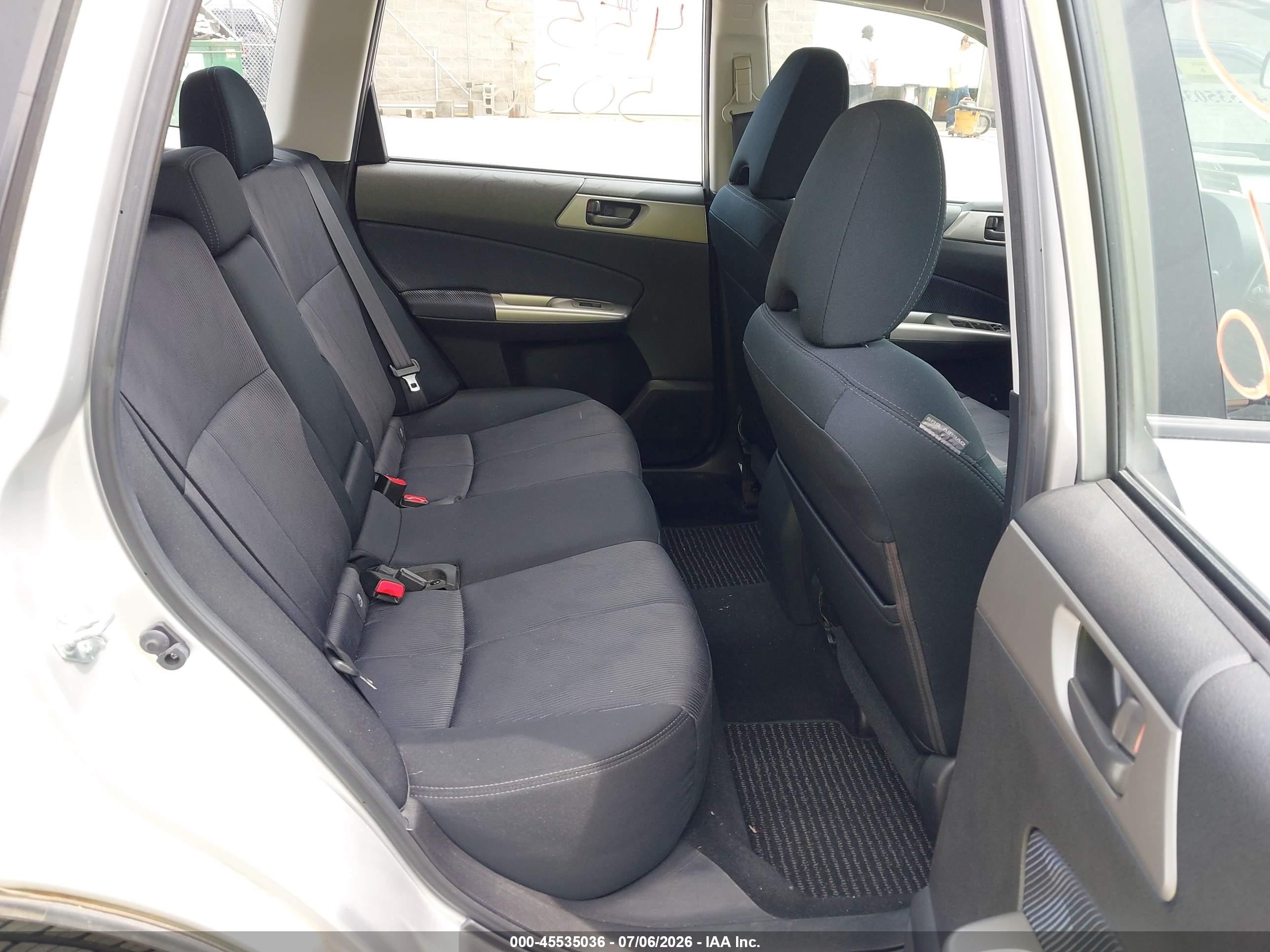 2009 Subaru Forester 2.5x Silver vin: JF2SH61619H792635
