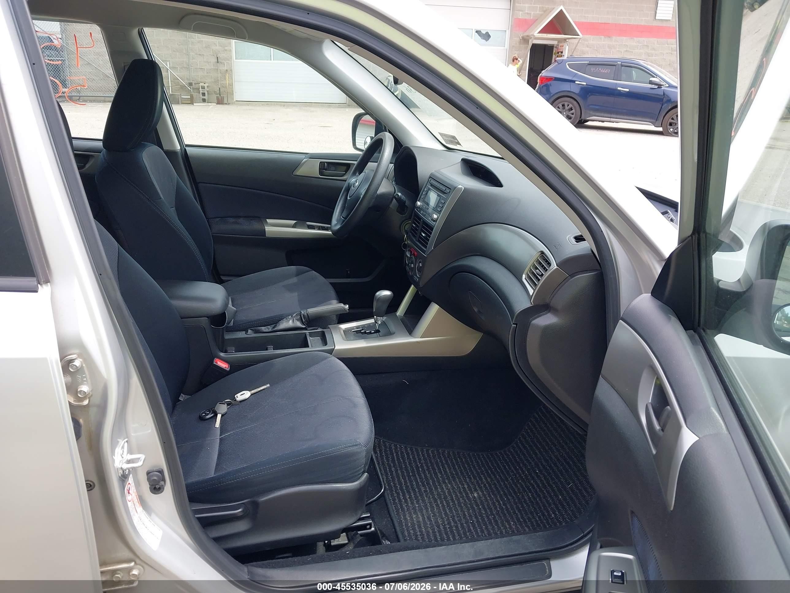 2009 Subaru Forester 2.5x Silver vin: JF2SH61619H792635