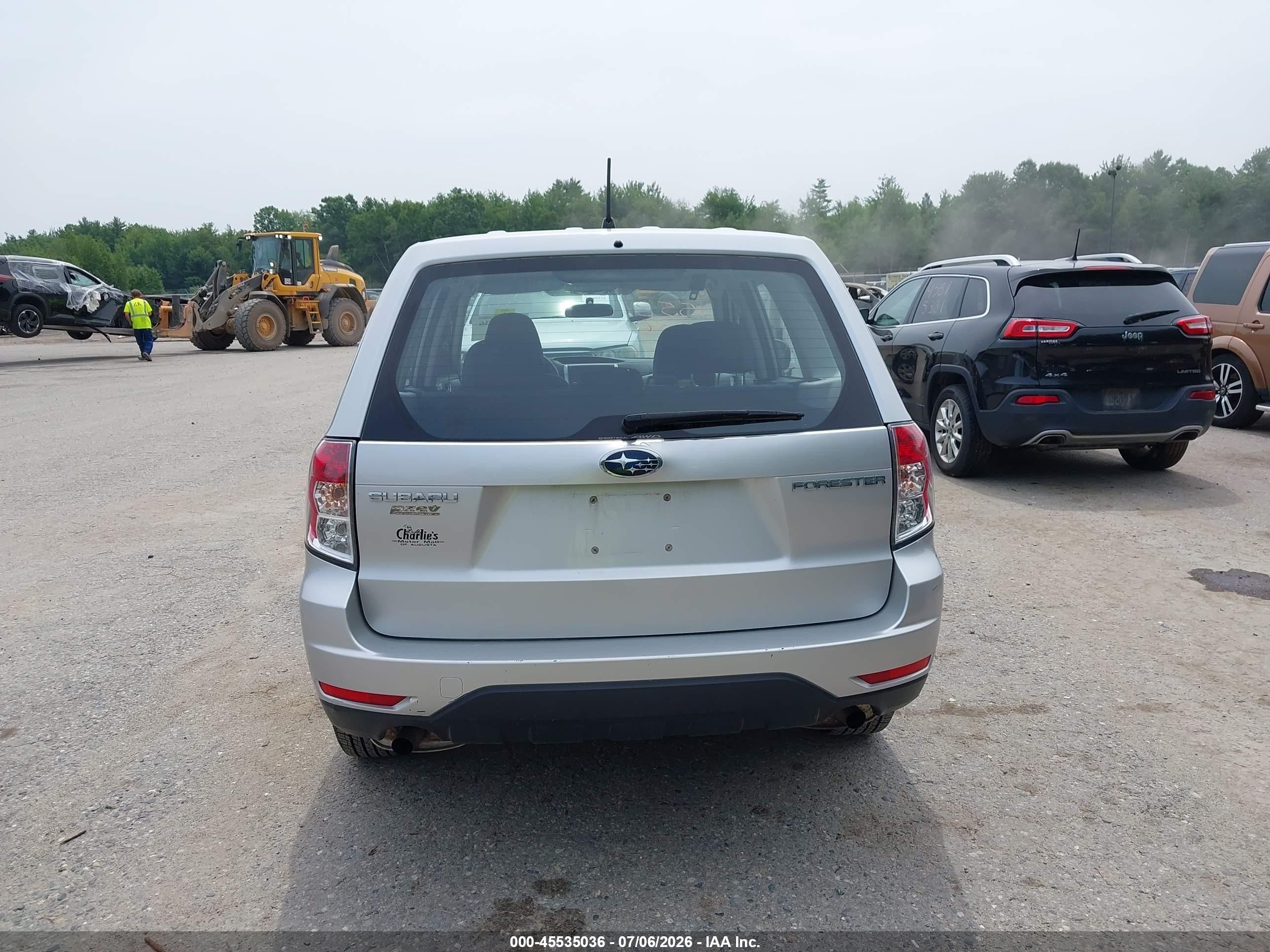 2009 Subaru Forester 2.5x Silver vin: JF2SH61619H792635