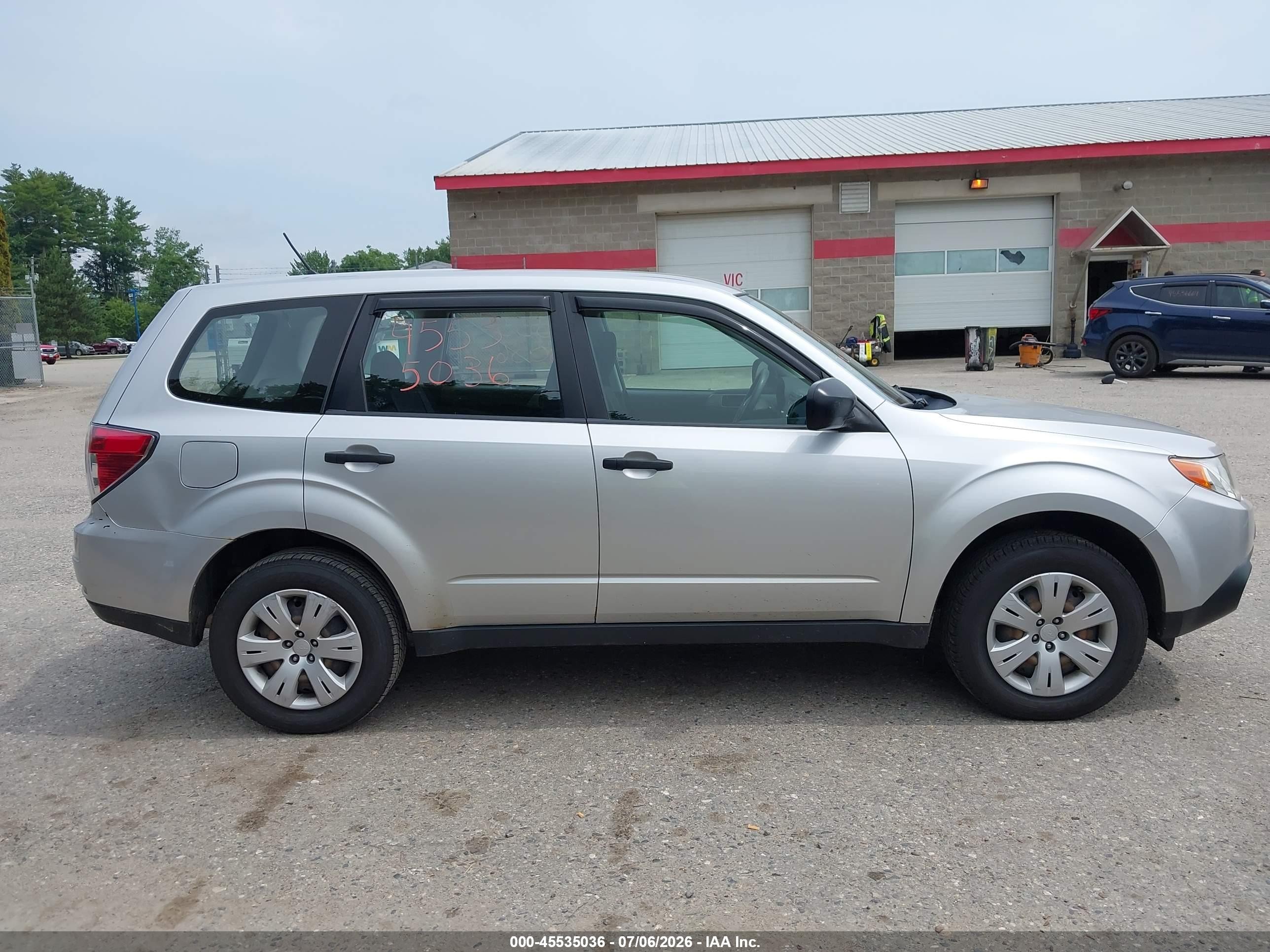 2009 Subaru Forester 2.5x Silver vin: JF2SH61619H792635