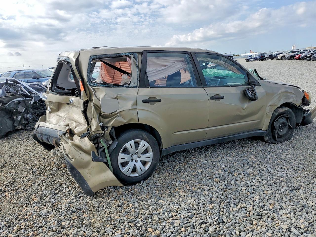 2009 Subaru Forester 2.5x Gold vin: JF2SH61629H748773