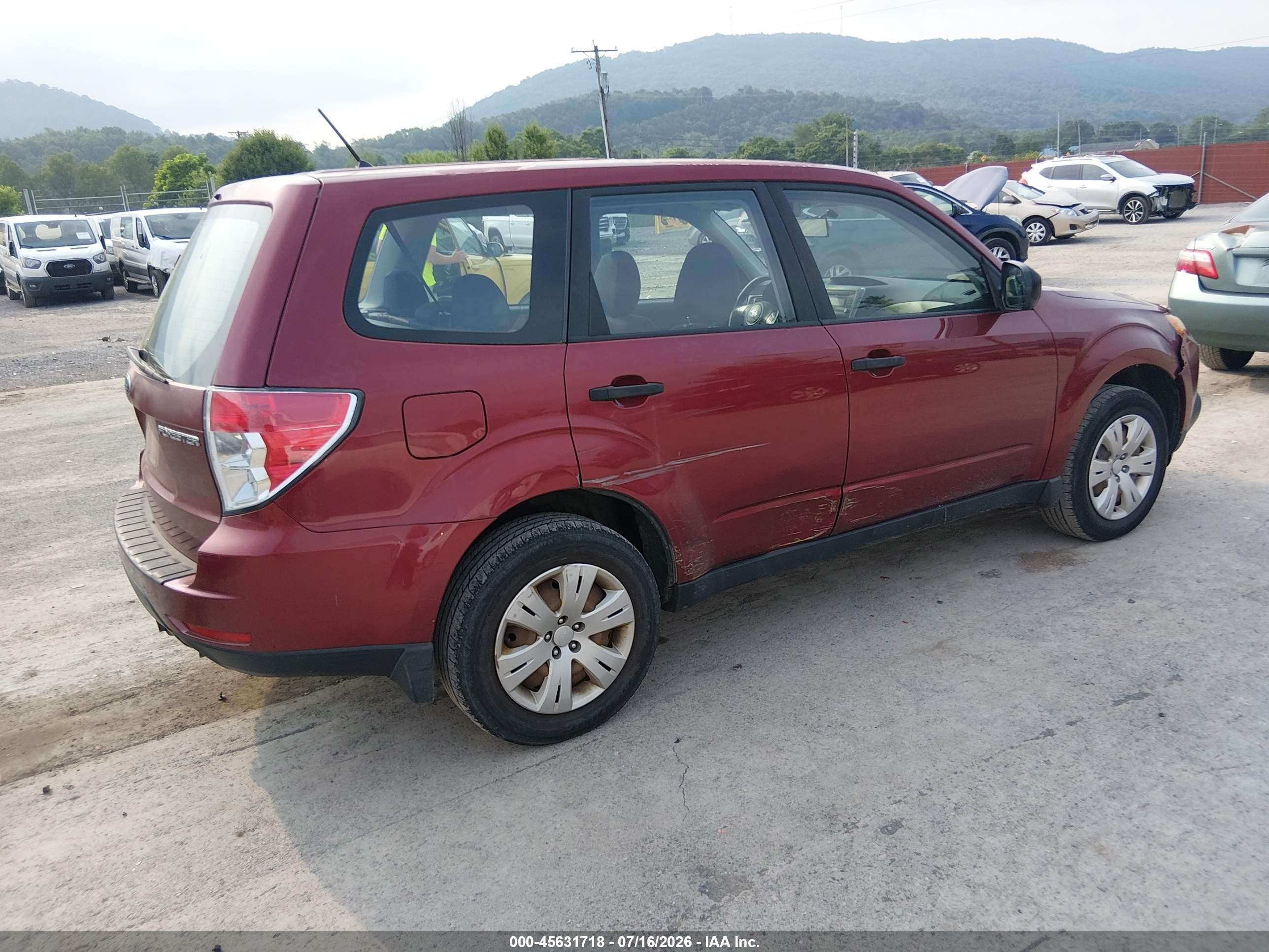 2009 Subaru Forester 2.5x Red vin: JF2SH61629H780462