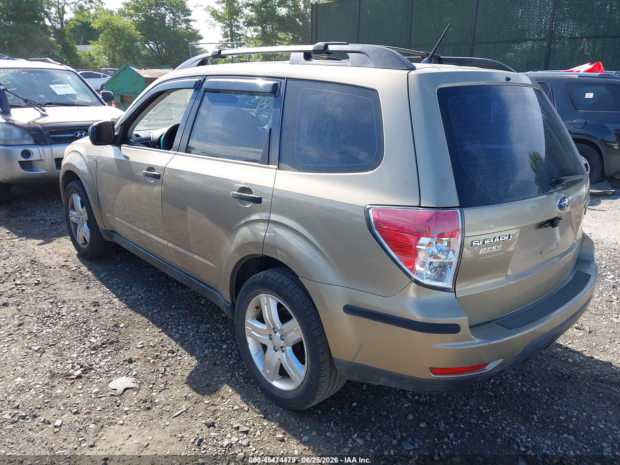 2009 Subaru Forester 2.5x Gold vin: JF2SH61639H722876