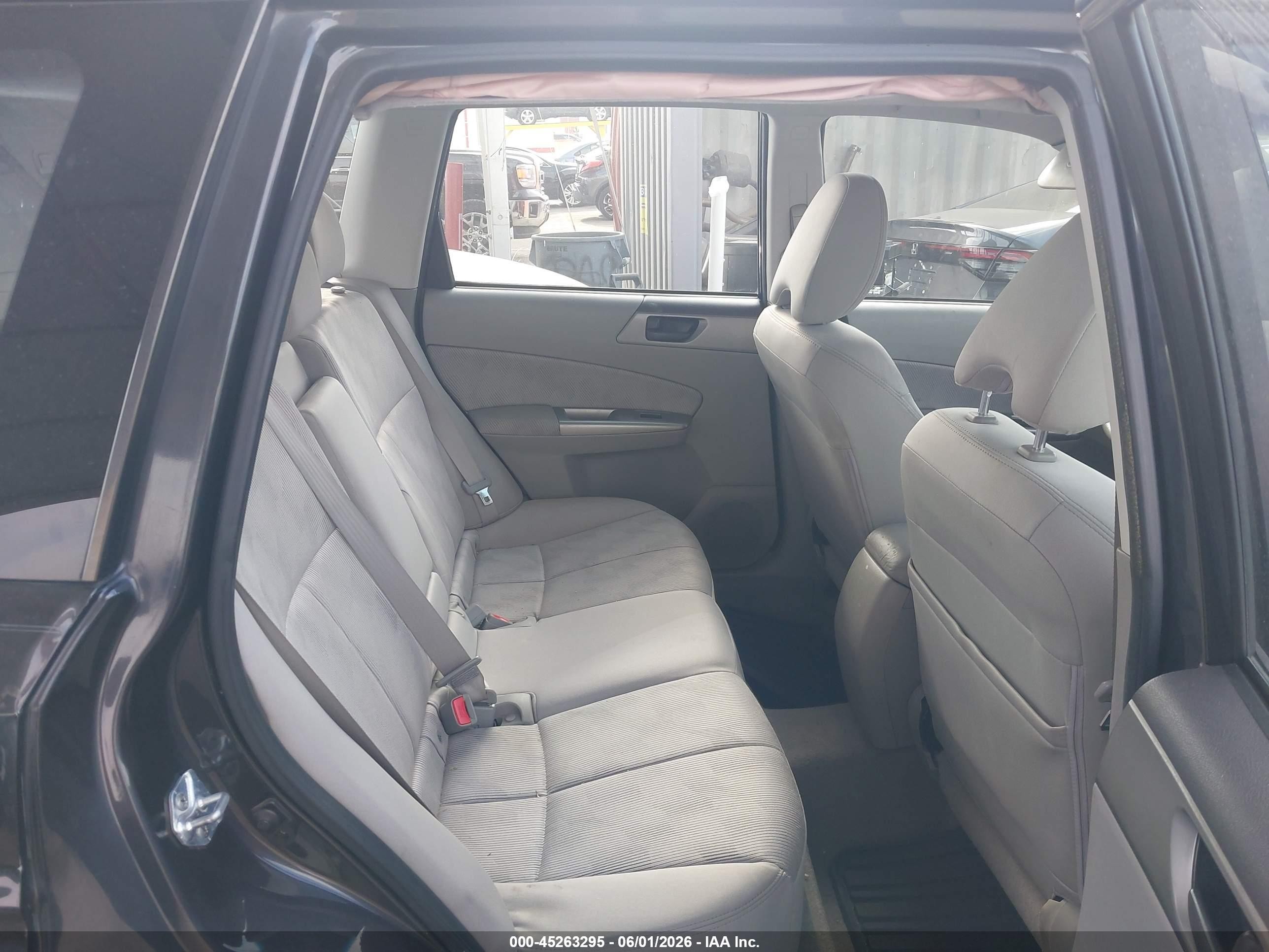 2009 Subaru Forester 2.5x Gray vin: JF2SH61639H773469