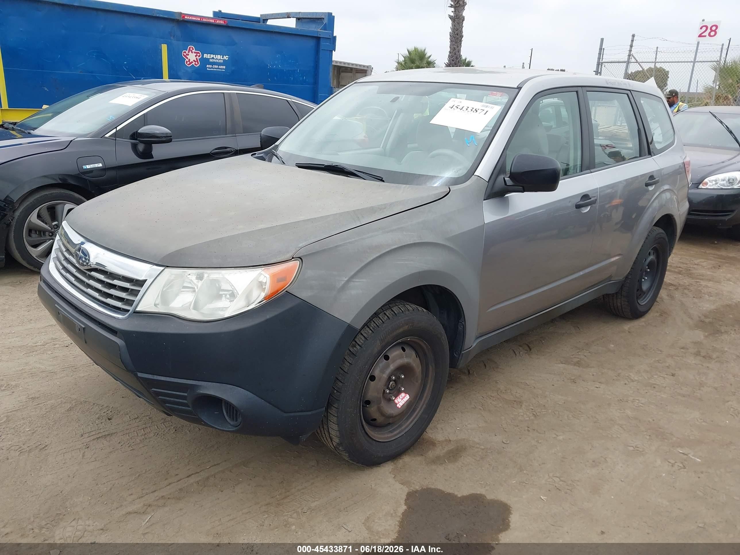 2009 Subaru Forester 2.5x Silver vin: JF2SH61649H778227