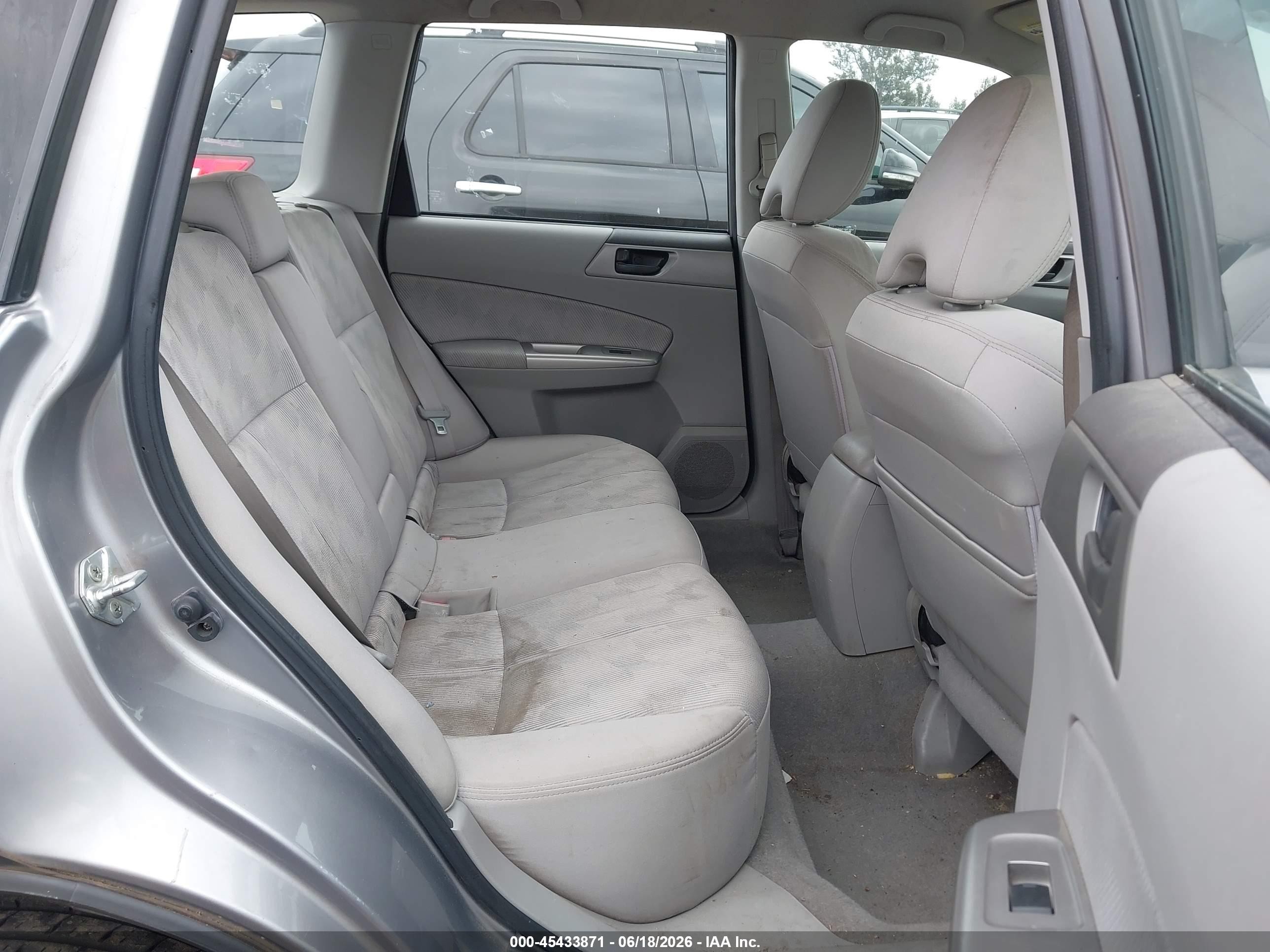 2009 Subaru Forester 2.5x Silver vin: JF2SH61649H778227