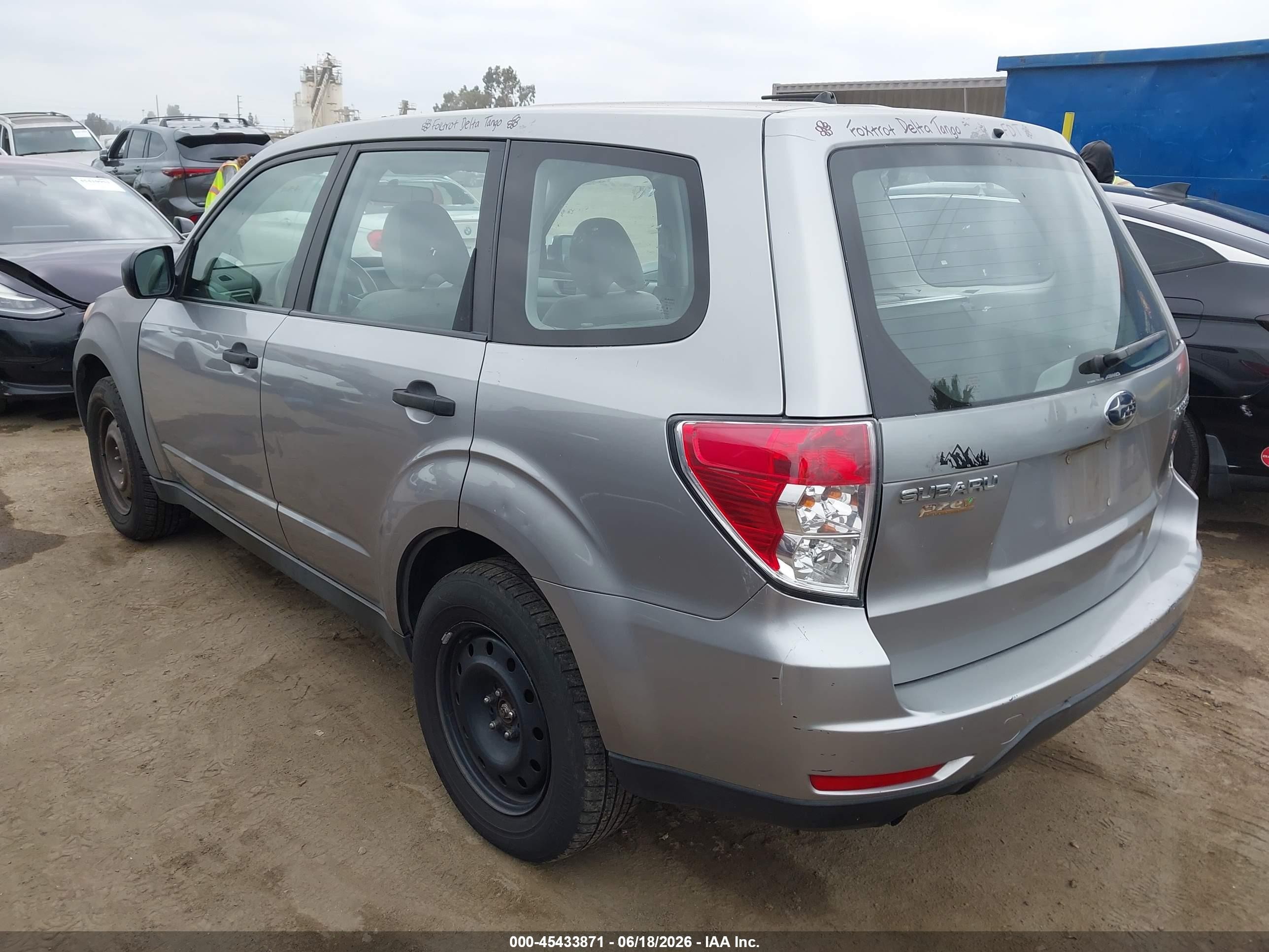 2009 Subaru Forester 2.5x Silver vin: JF2SH61649H778227