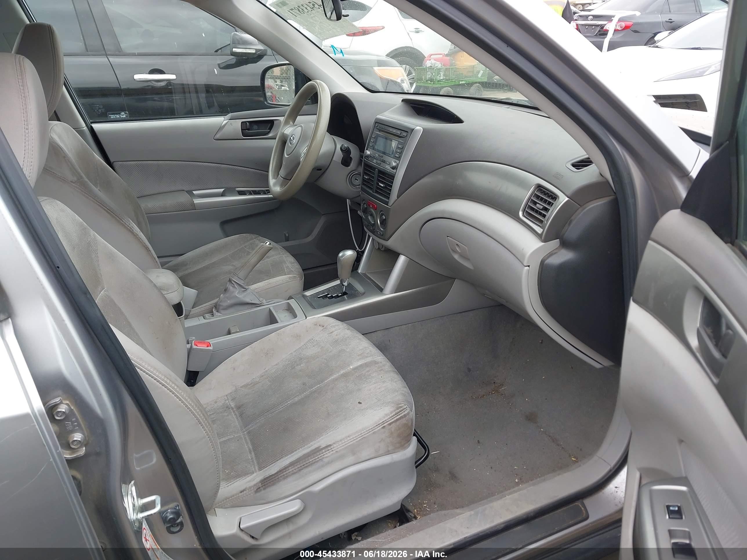2009 Subaru Forester 2.5x Silver vin: JF2SH61649H778227