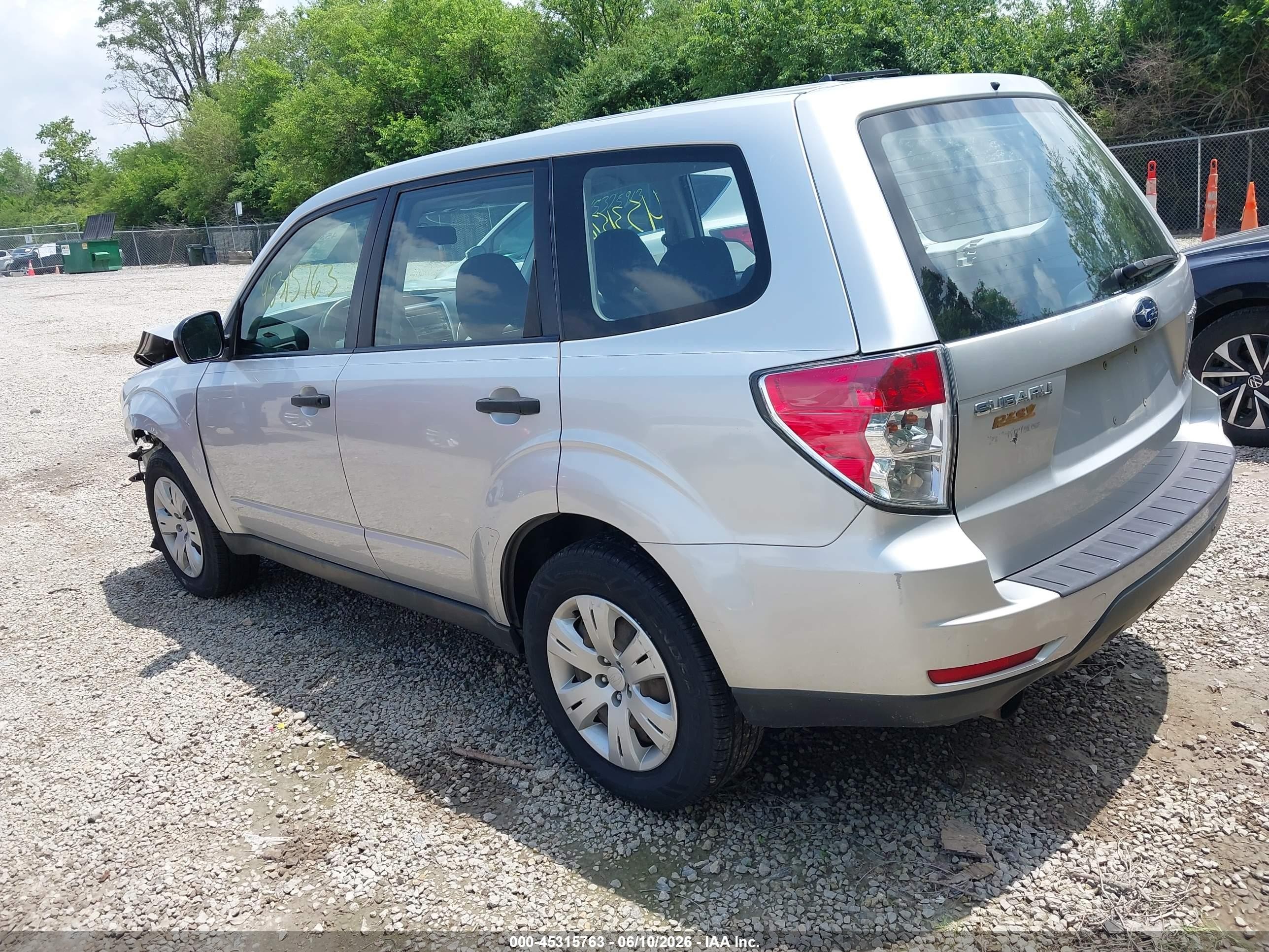 2009 Subaru Forester 2.5x Silver vin: JF2SH61659H760111