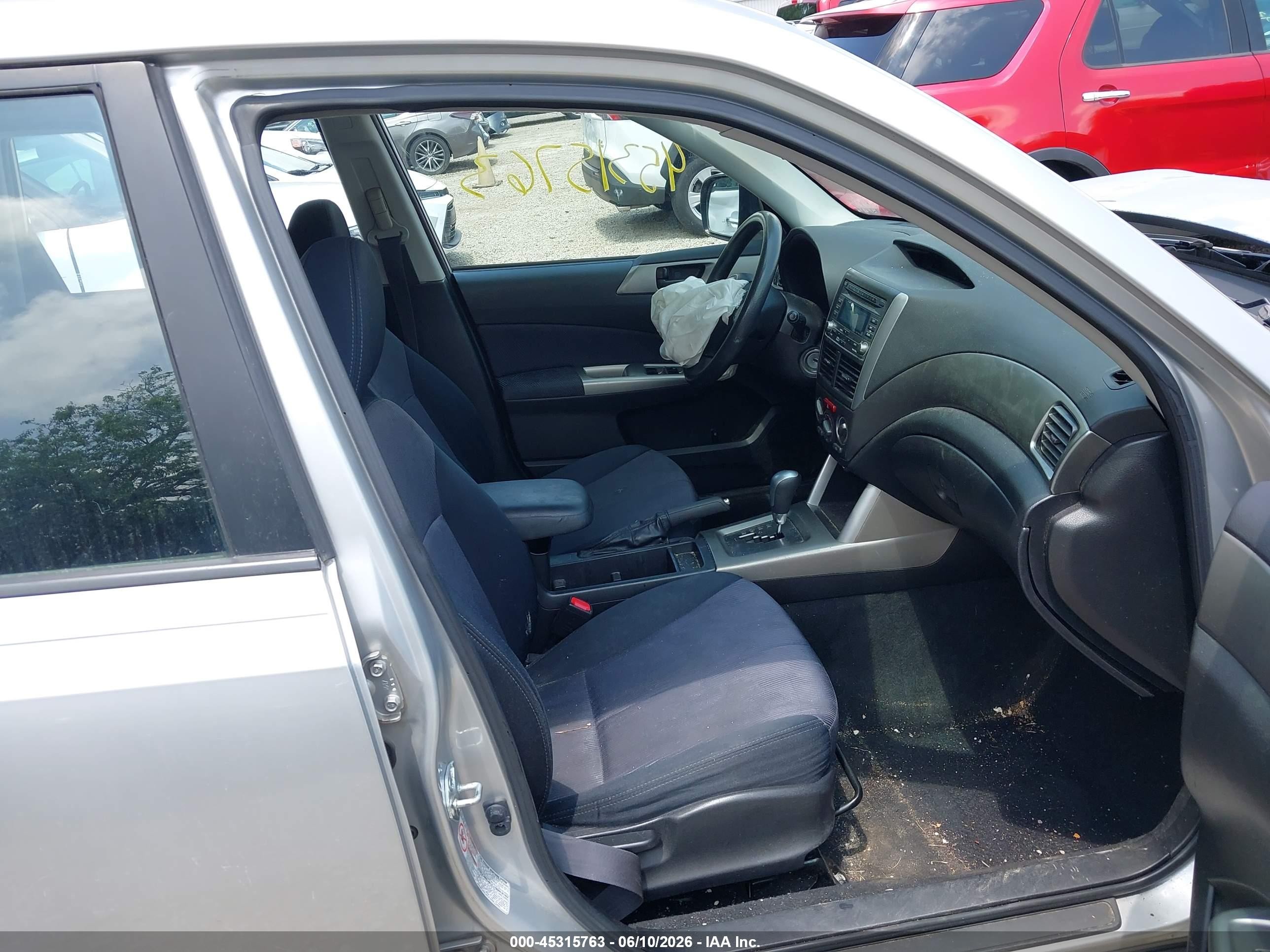 2009 Subaru Forester 2.5x Silver vin: JF2SH61659H760111