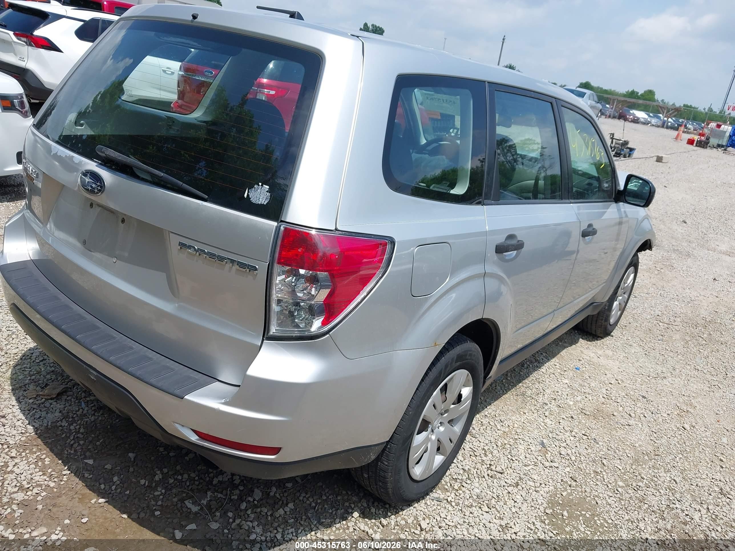 2009 Subaru Forester 2.5x Silver vin: JF2SH61659H760111