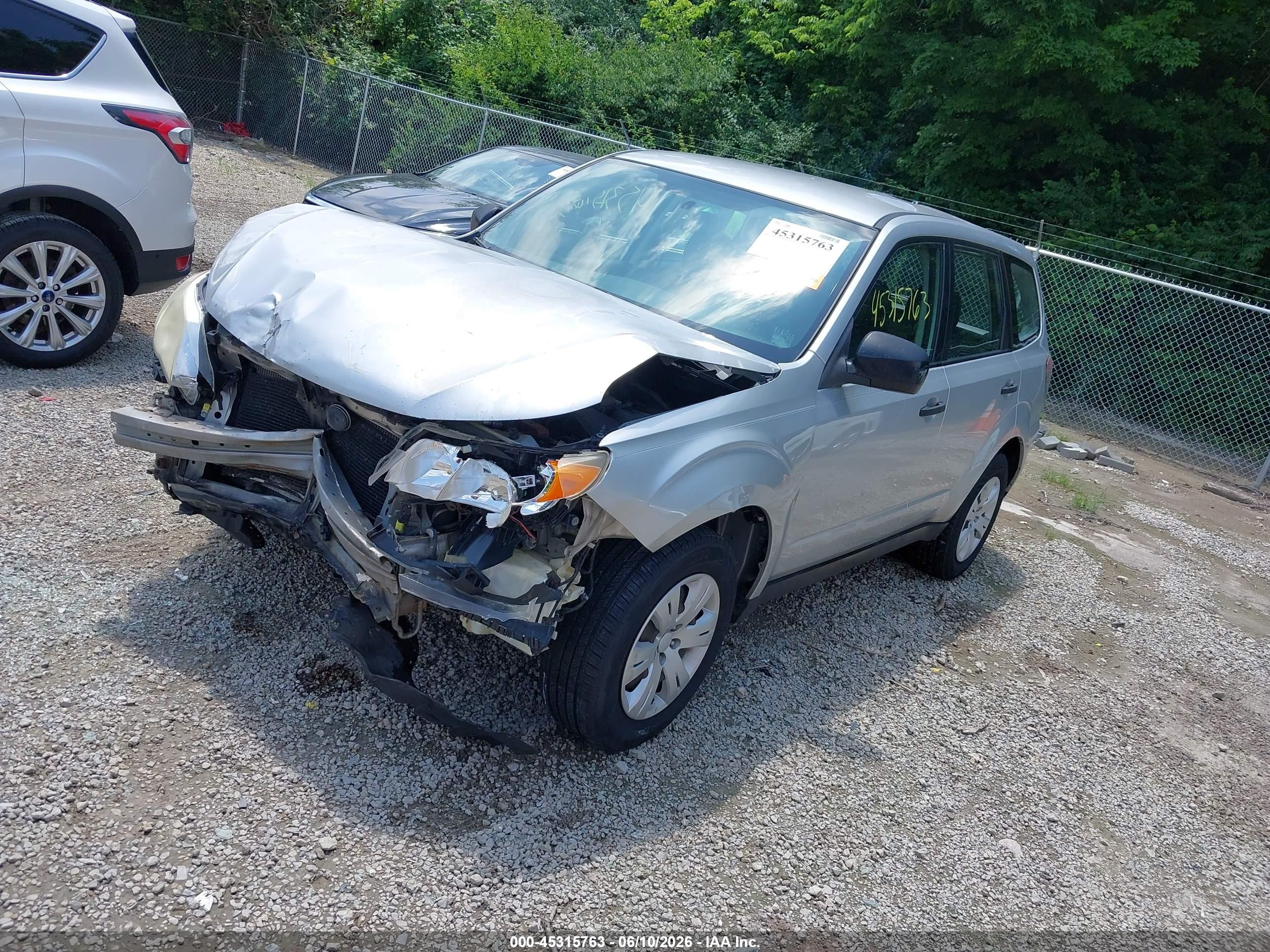 2009 Subaru Forester 2.5x Silver vin: JF2SH61659H760111