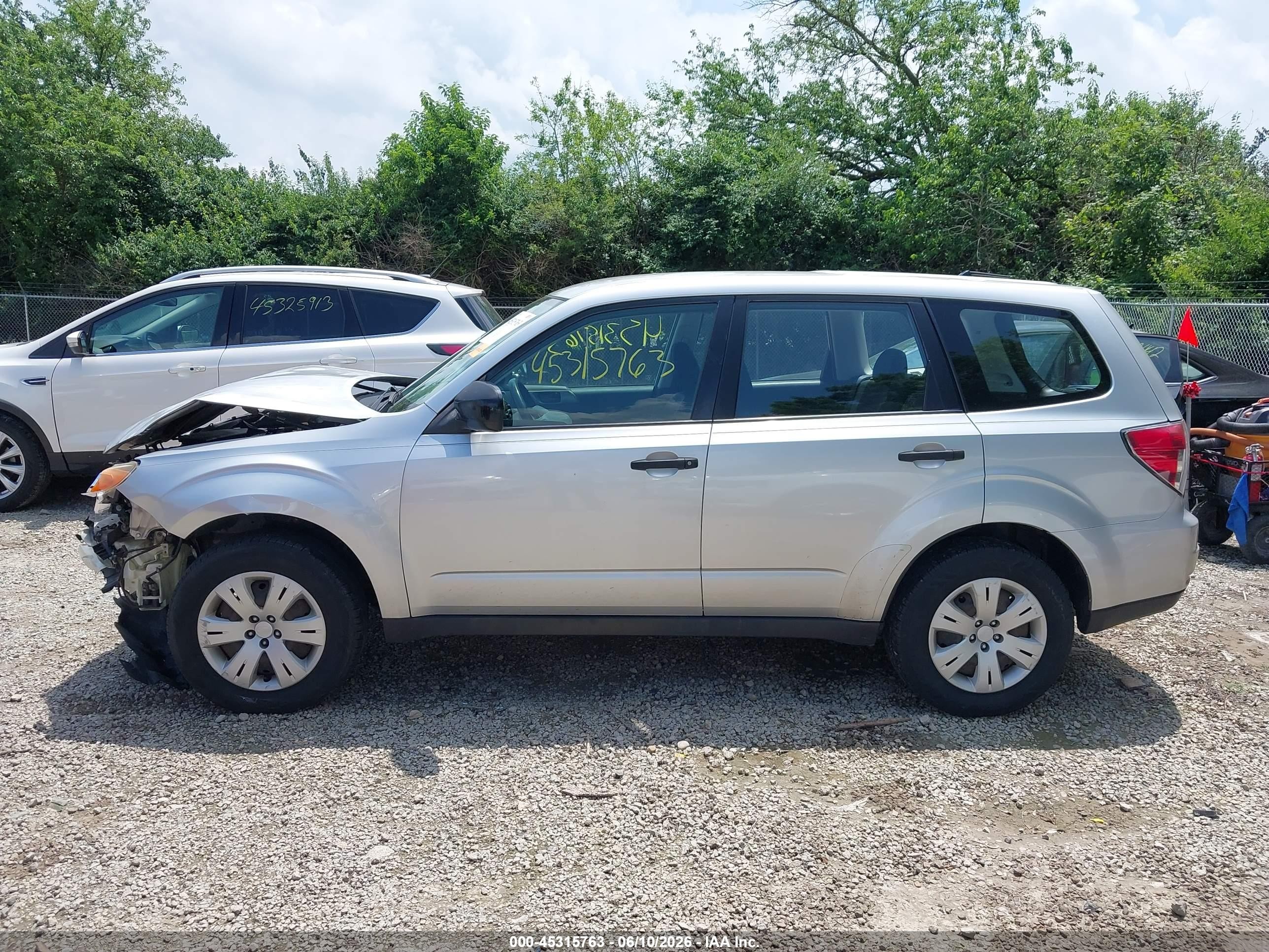 2009 Subaru Forester 2.5x Silver vin: JF2SH61659H760111