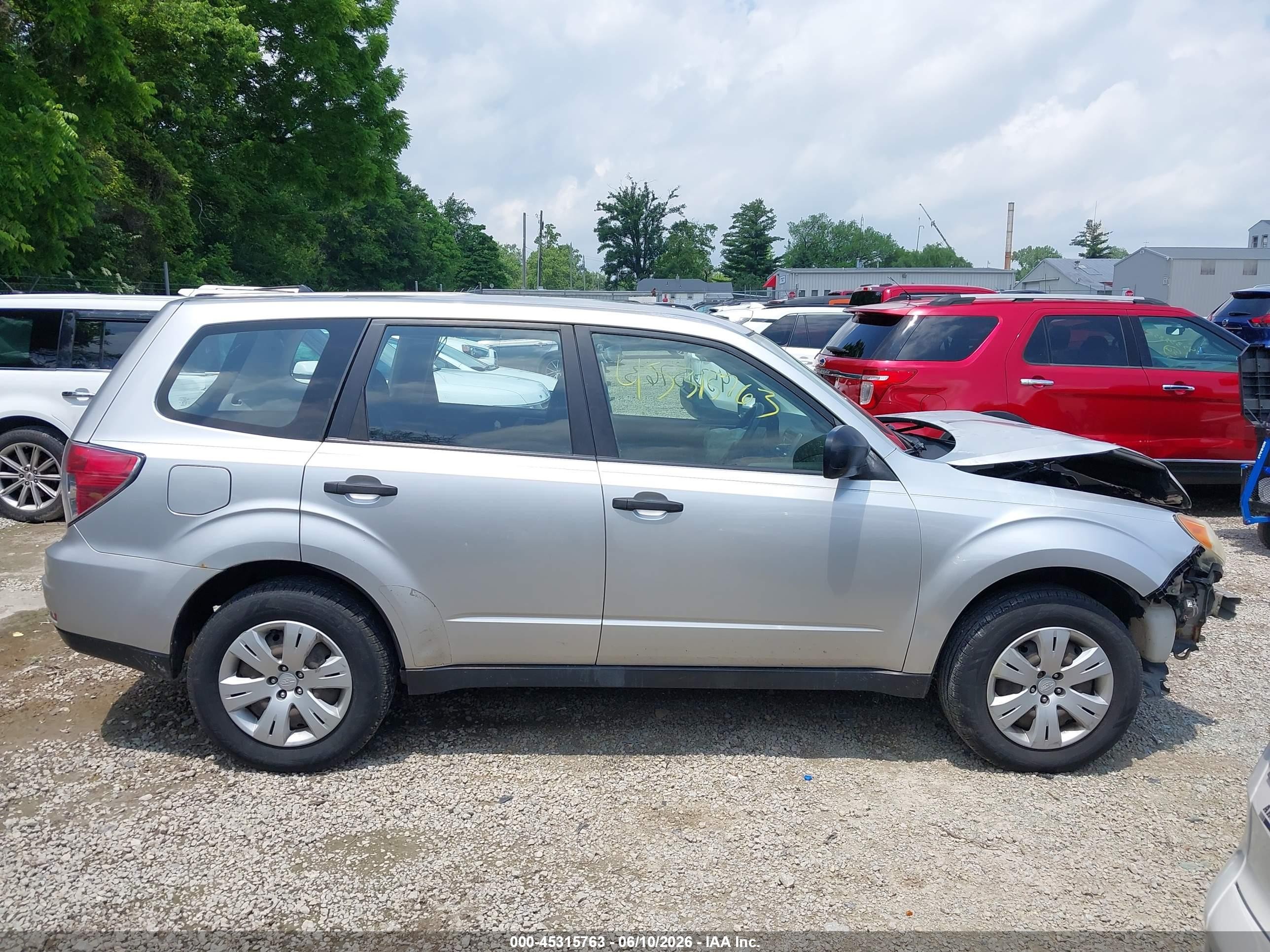 2009 Subaru Forester 2.5x Silver vin: JF2SH61659H760111