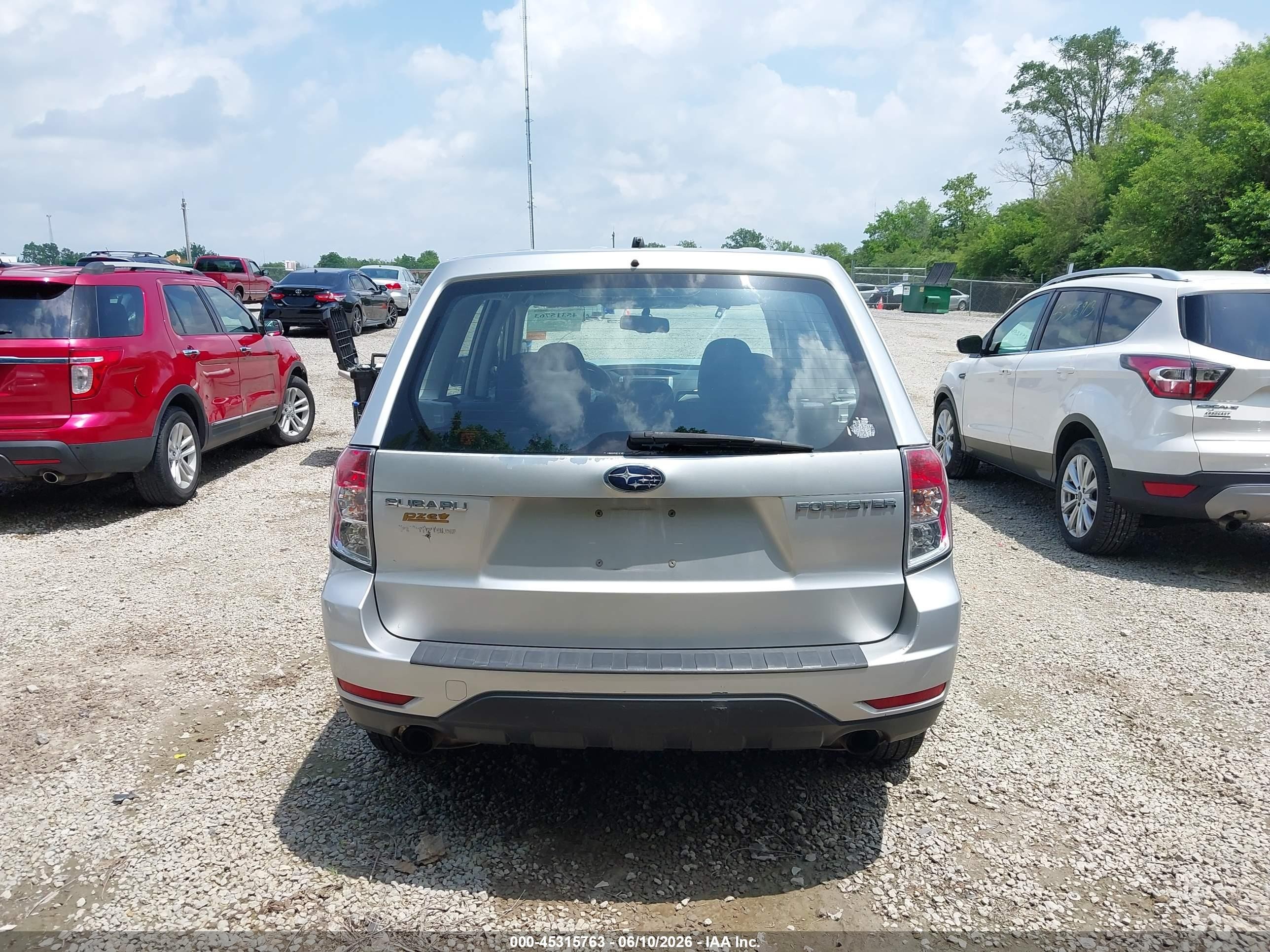 2009 Subaru Forester 2.5x Silver vin: JF2SH61659H760111