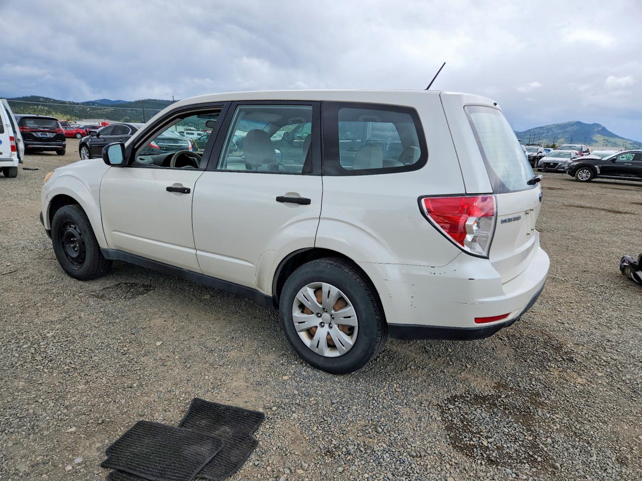 2009 Subaru Forester 2.5x White vin: JF2SH61659H778169