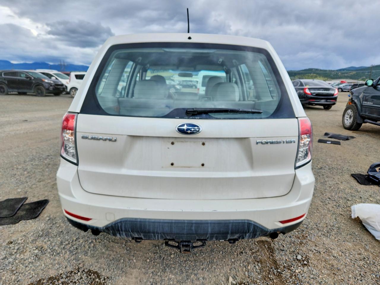 2009 Subaru Forester 2.5x White vin: JF2SH61659H778169