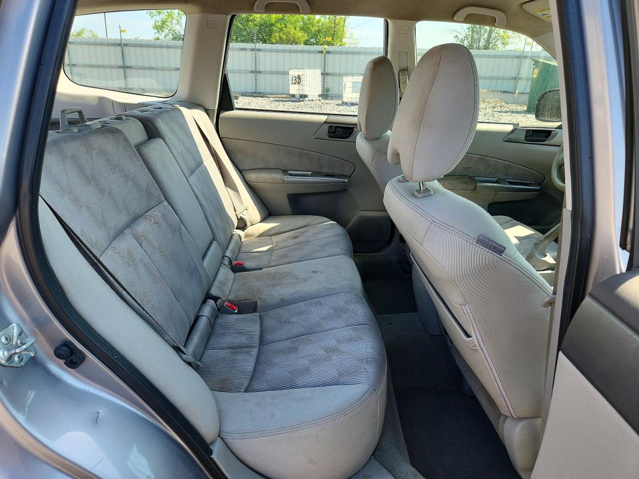 2009 Subaru Forester 2.5x Silver vin: JF2SH61669G722800