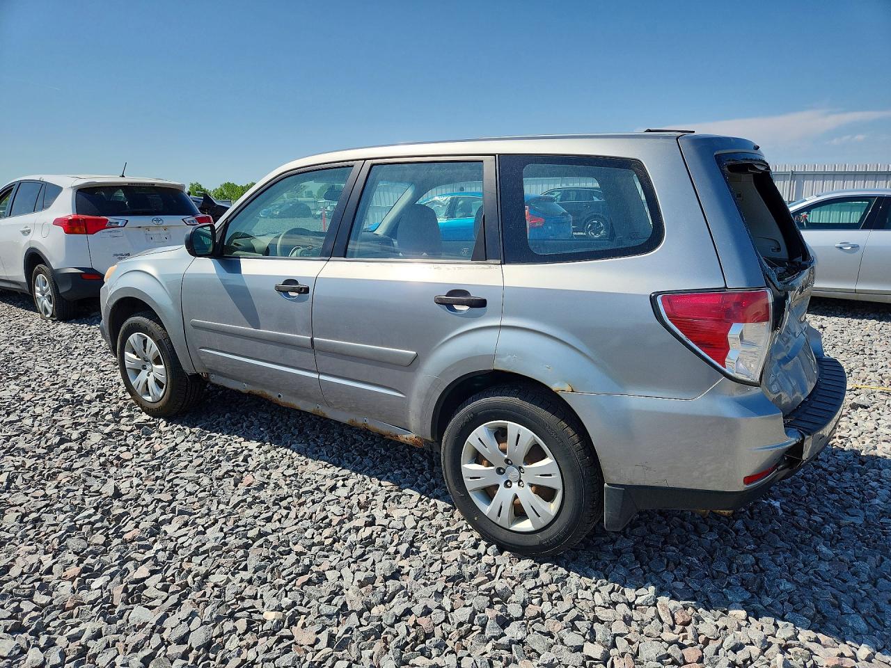 2009 Subaru Forester 2.5x Silver vin: JF2SH61669G722800