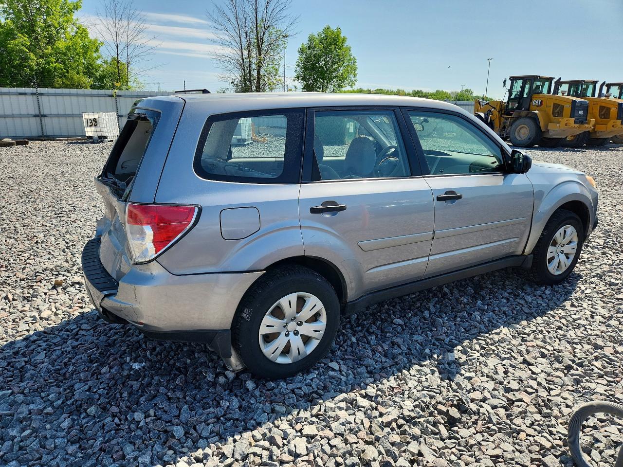 2009 Subaru Forester 2.5x Silver vin: JF2SH61669G722800