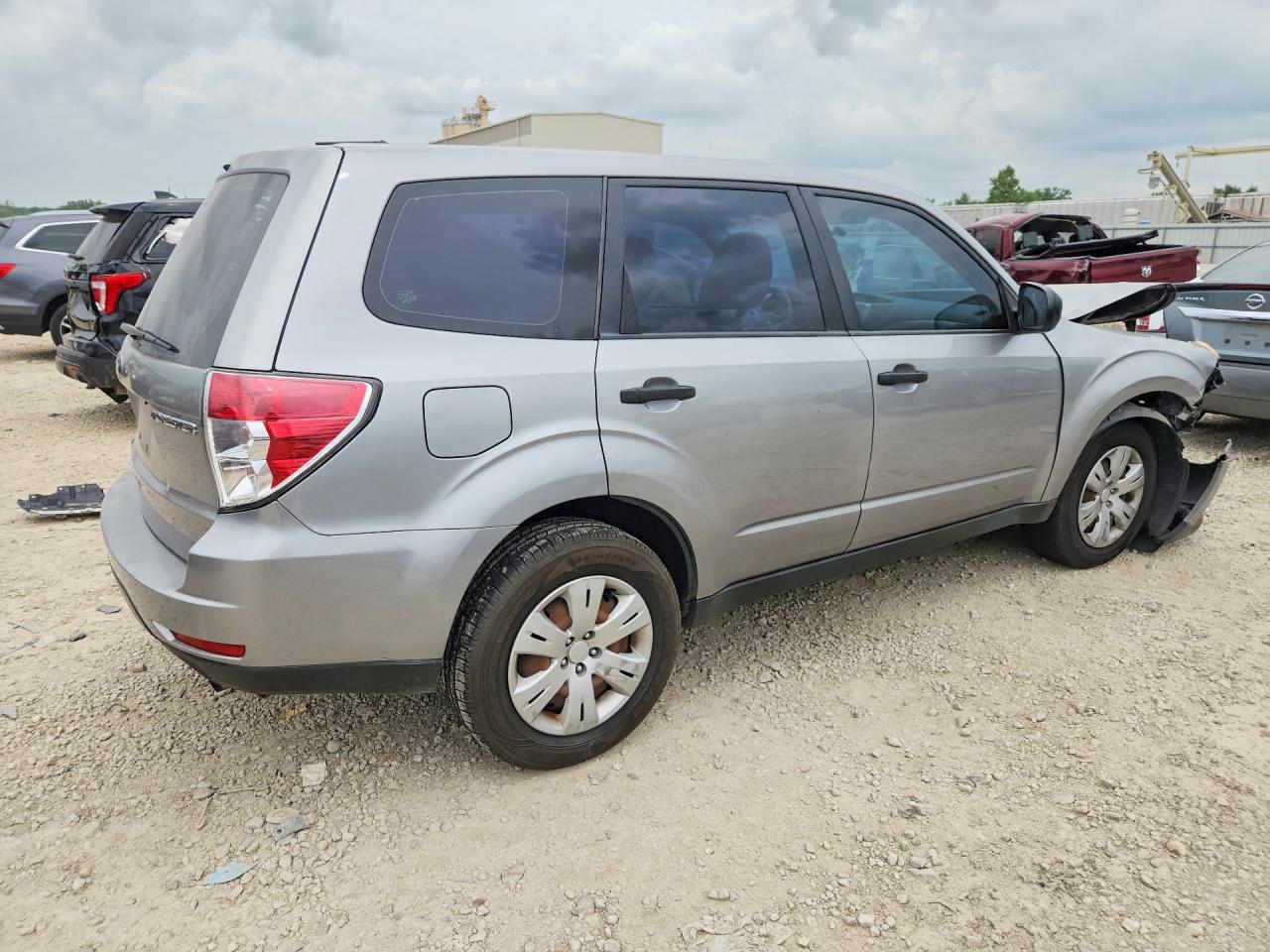 2009 Subaru Forester 2.5x Silver vin: JF2SH61669H726033