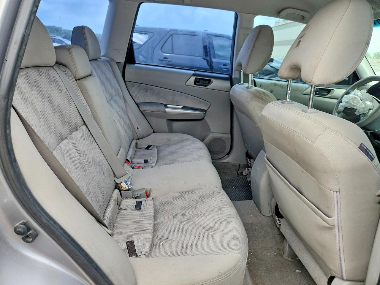 2009 Subaru Forester 2.5x Silver vin: JF2SH61669H726033