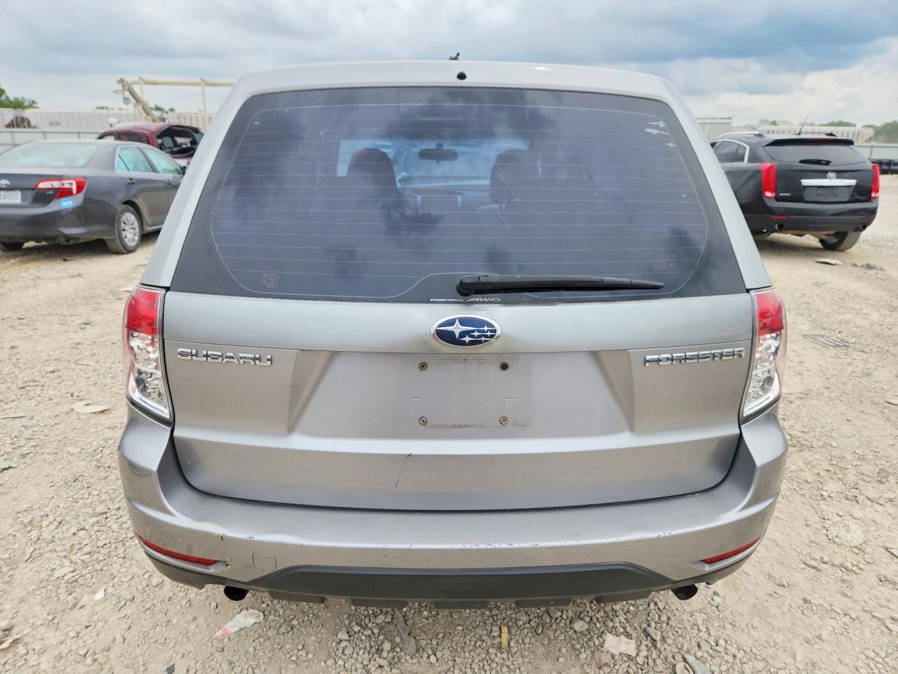 2009 Subaru Forester 2.5x Silver vin: JF2SH61669H726033