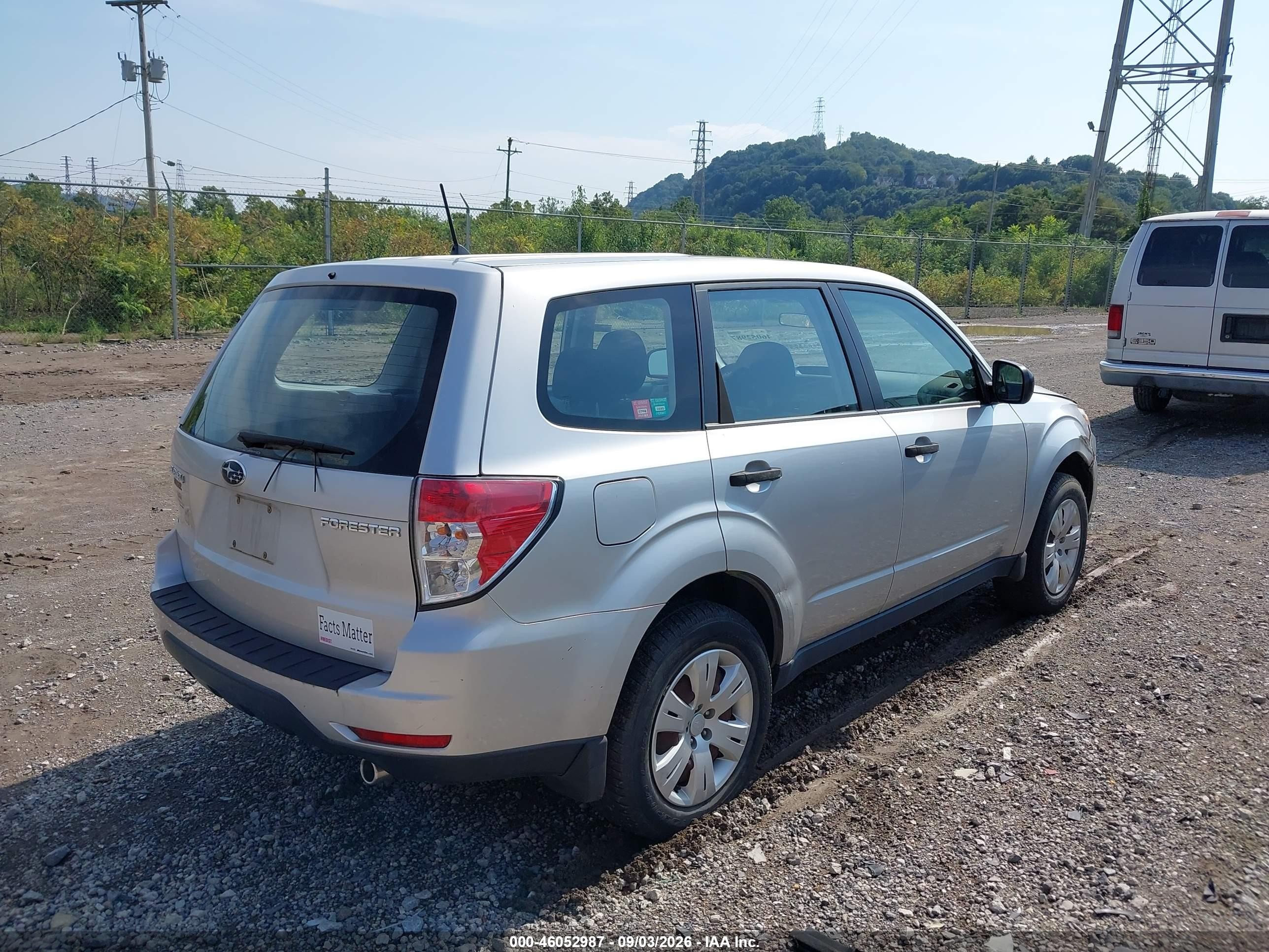 2009 Subaru Forester 2.5x Silver vin: JF2SH61689H720010