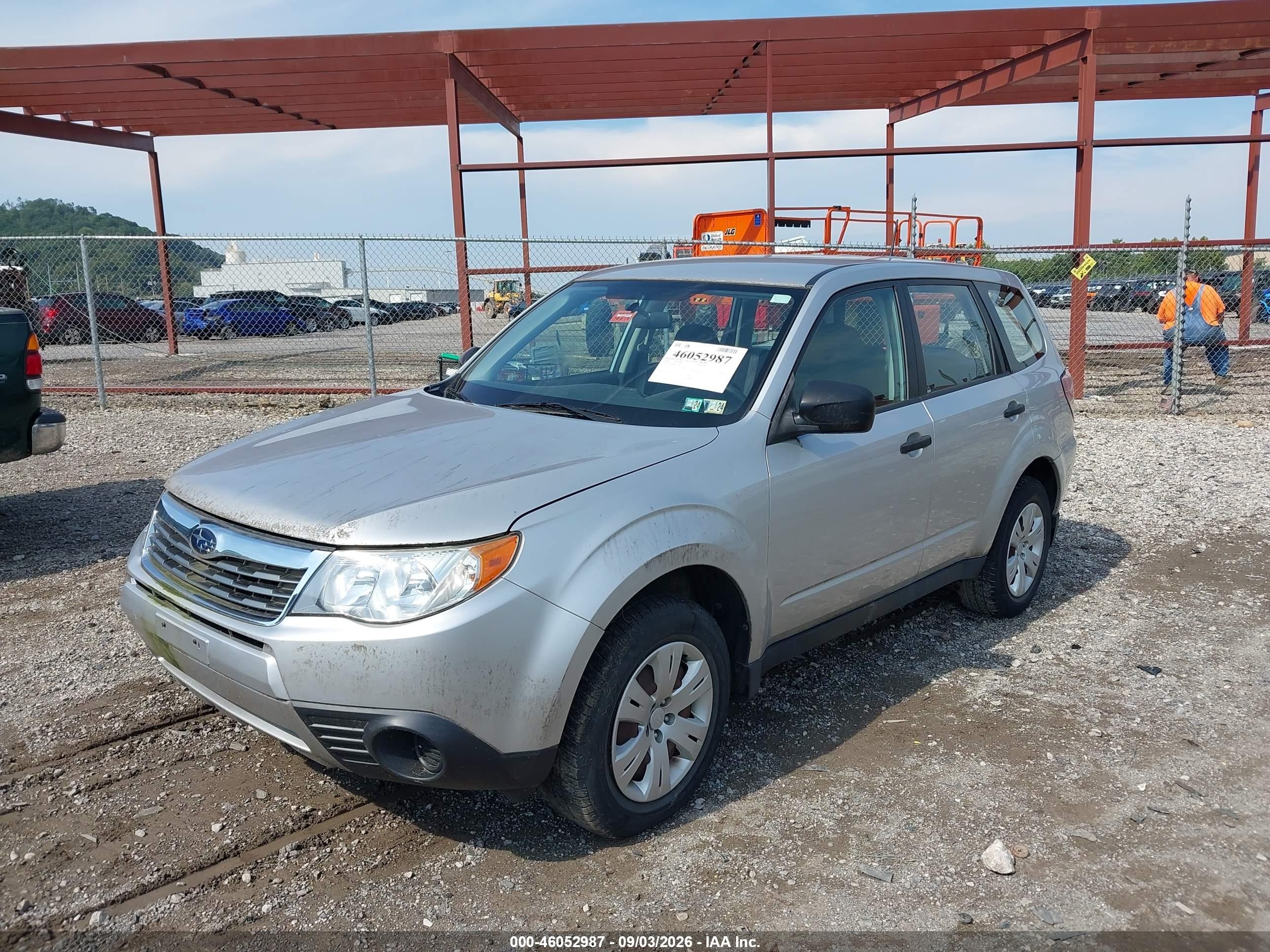 2009 Subaru Forester 2.5x Silver vin: JF2SH61689H720010