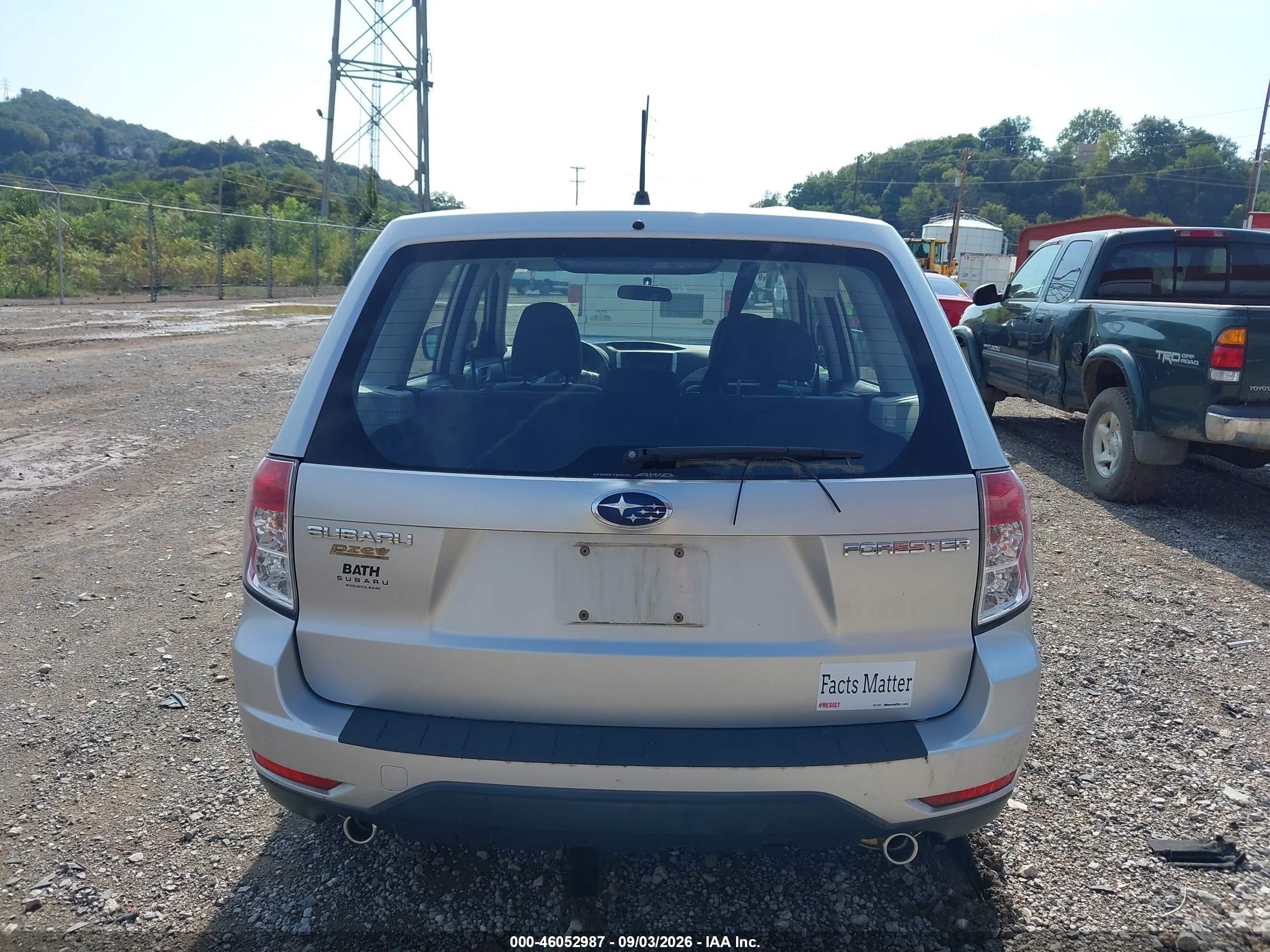 2009 Subaru Forester 2.5x Silver vin: JF2SH61689H720010