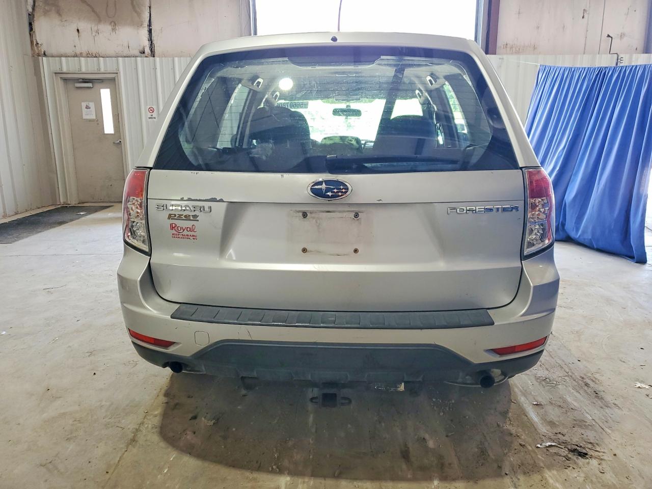 2009 Subaru Forester 2.5x Silver vin: JF2SH61699G796812
