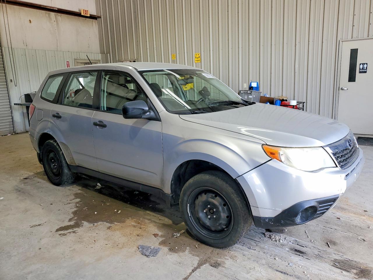 2009 Subaru Forester 2.5x Silver vin: JF2SH61699G796812