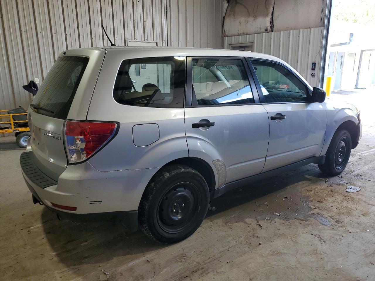 2009 Subaru Forester 2.5x Silver vin: JF2SH61699G796812