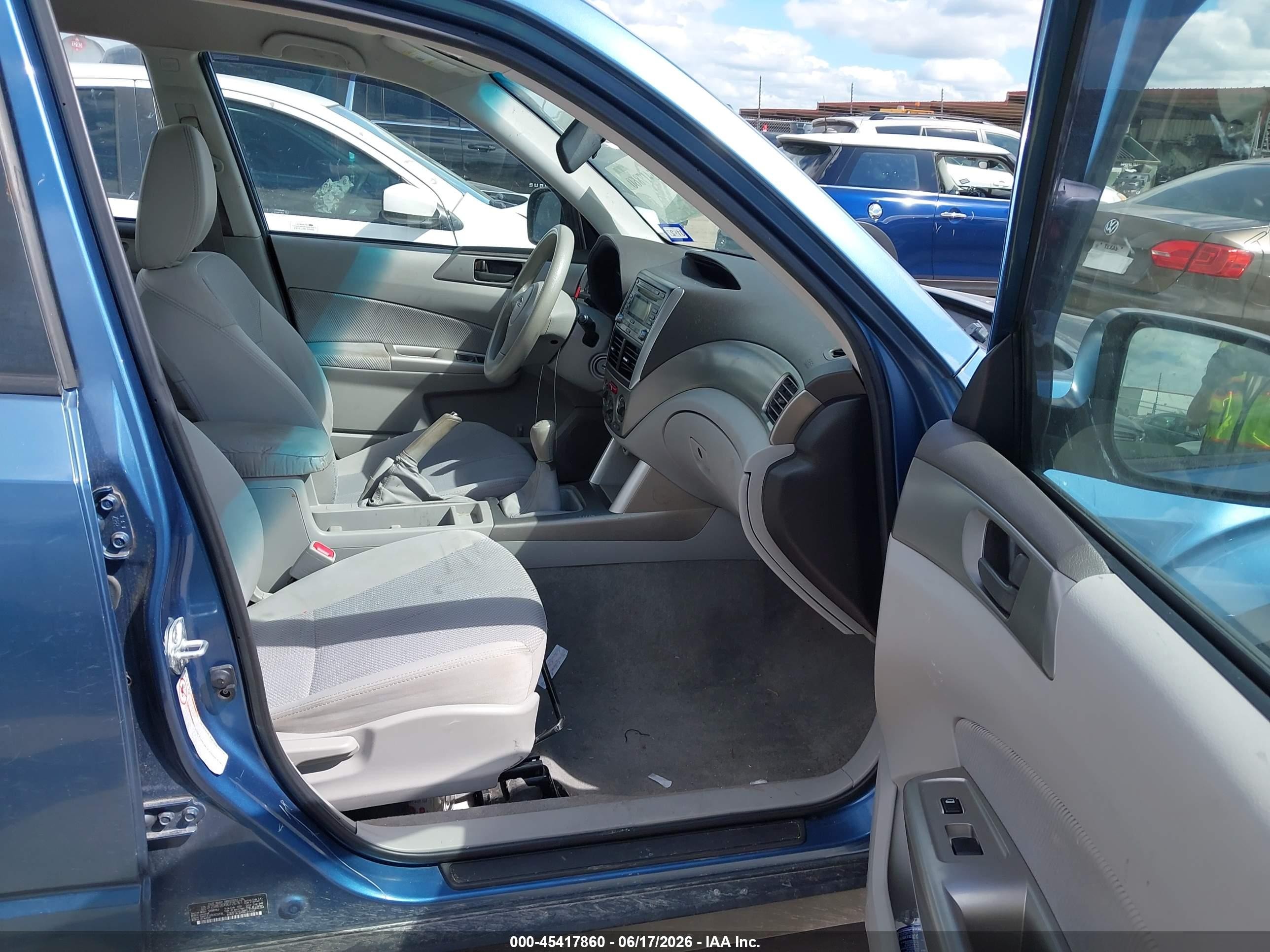 2009 Subaru Forester 2.5x Blue vin: JF2SH616X9G726767