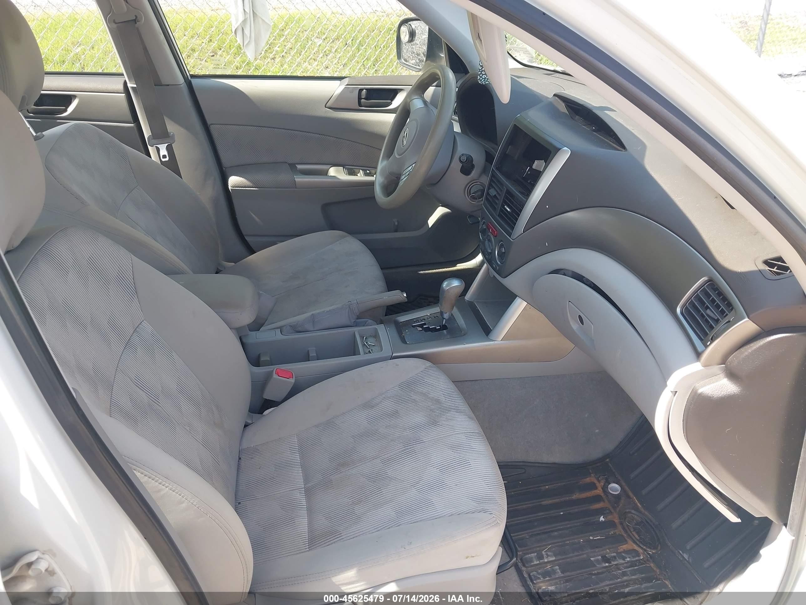 2009 Subaru Forester 2.5x White vin: JF2SH616X9H760847
