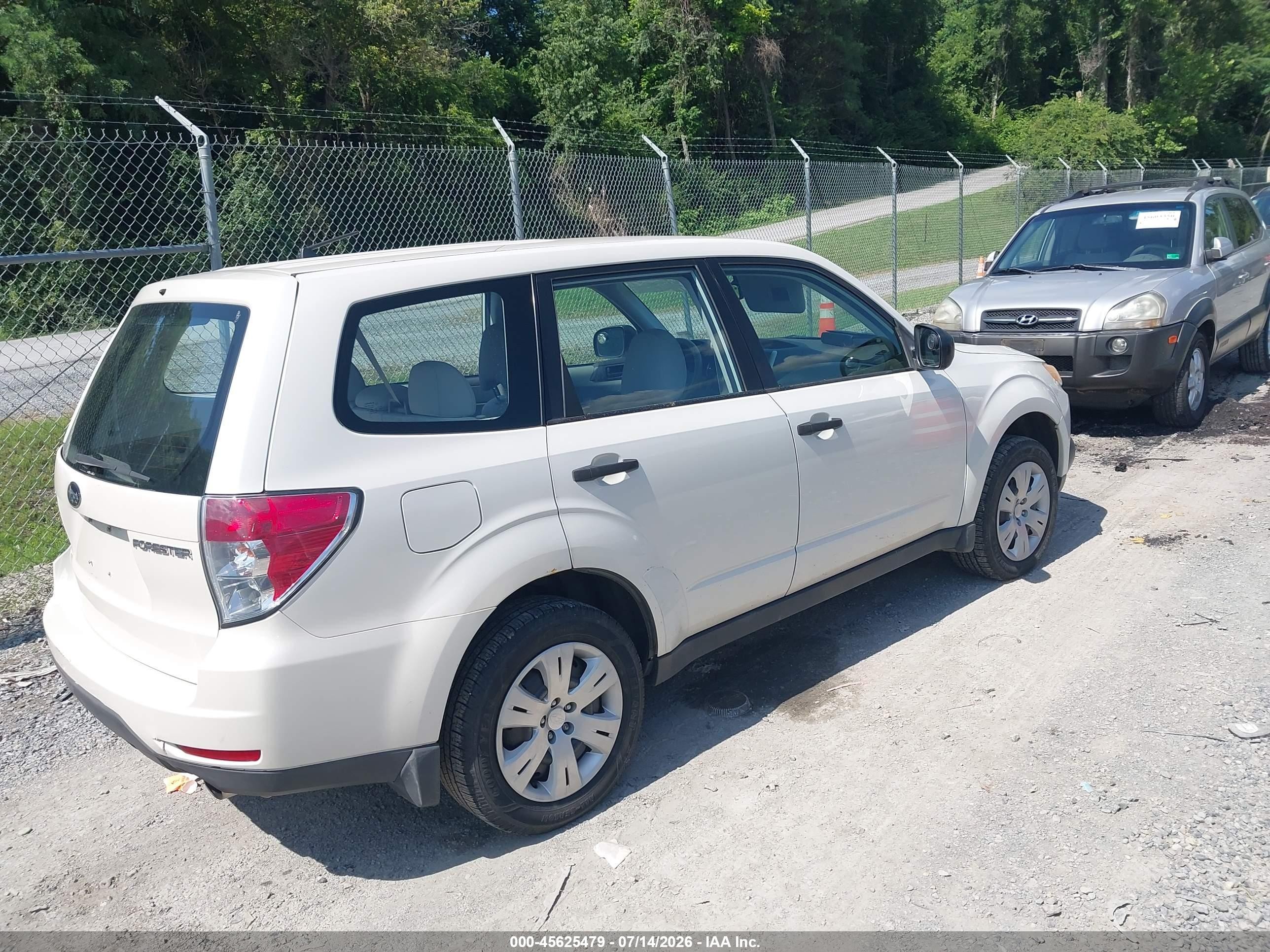 2009 Subaru Forester 2.5x White vin: JF2SH616X9H760847