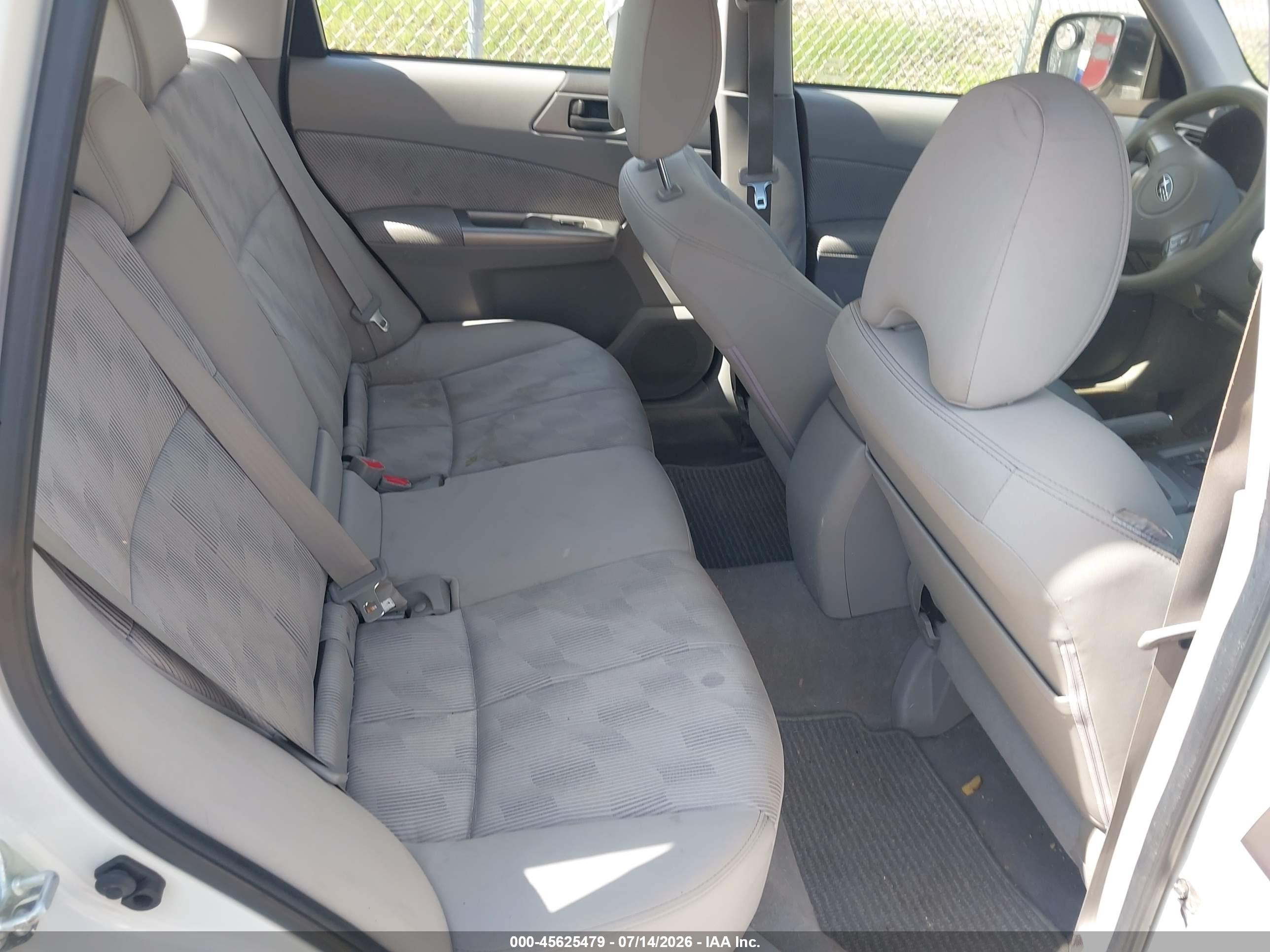 2009 Subaru Forester 2.5x White vin: JF2SH616X9H760847