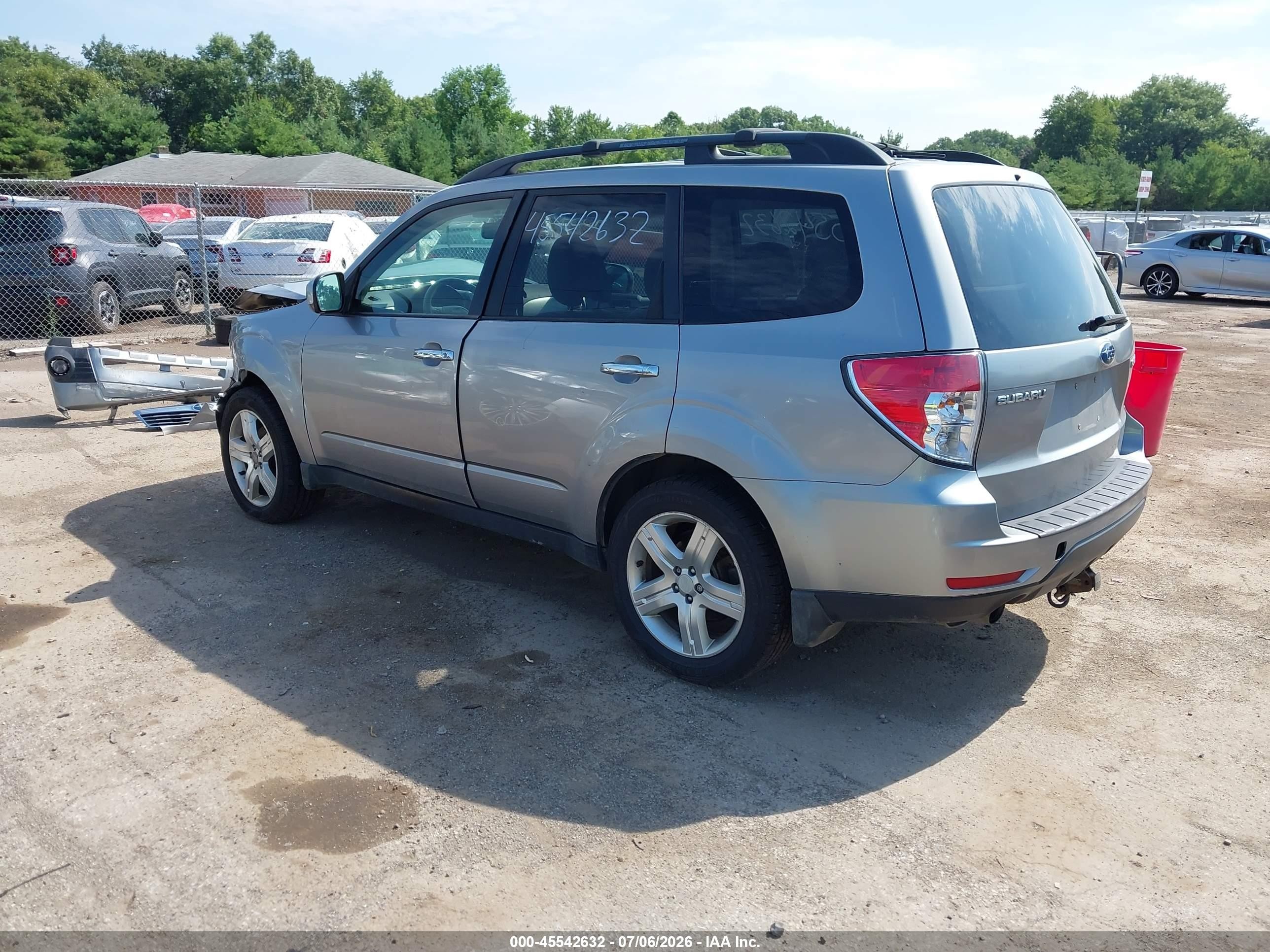 2009 Subaru Forester 2.5x Silver vin: JF2SH63609H711492