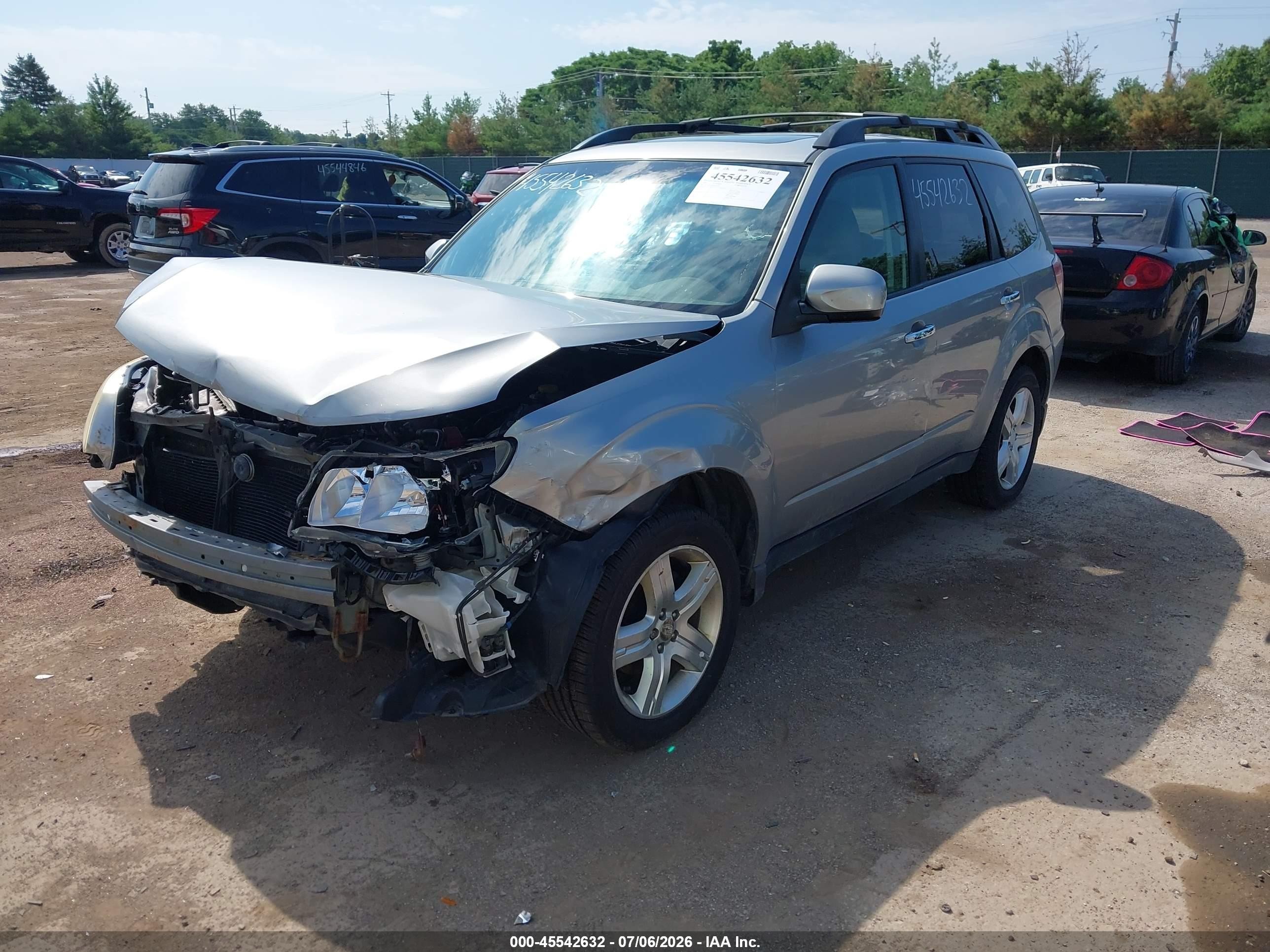 2009 Subaru Forester 2.5x Silver vin: JF2SH63609H711492