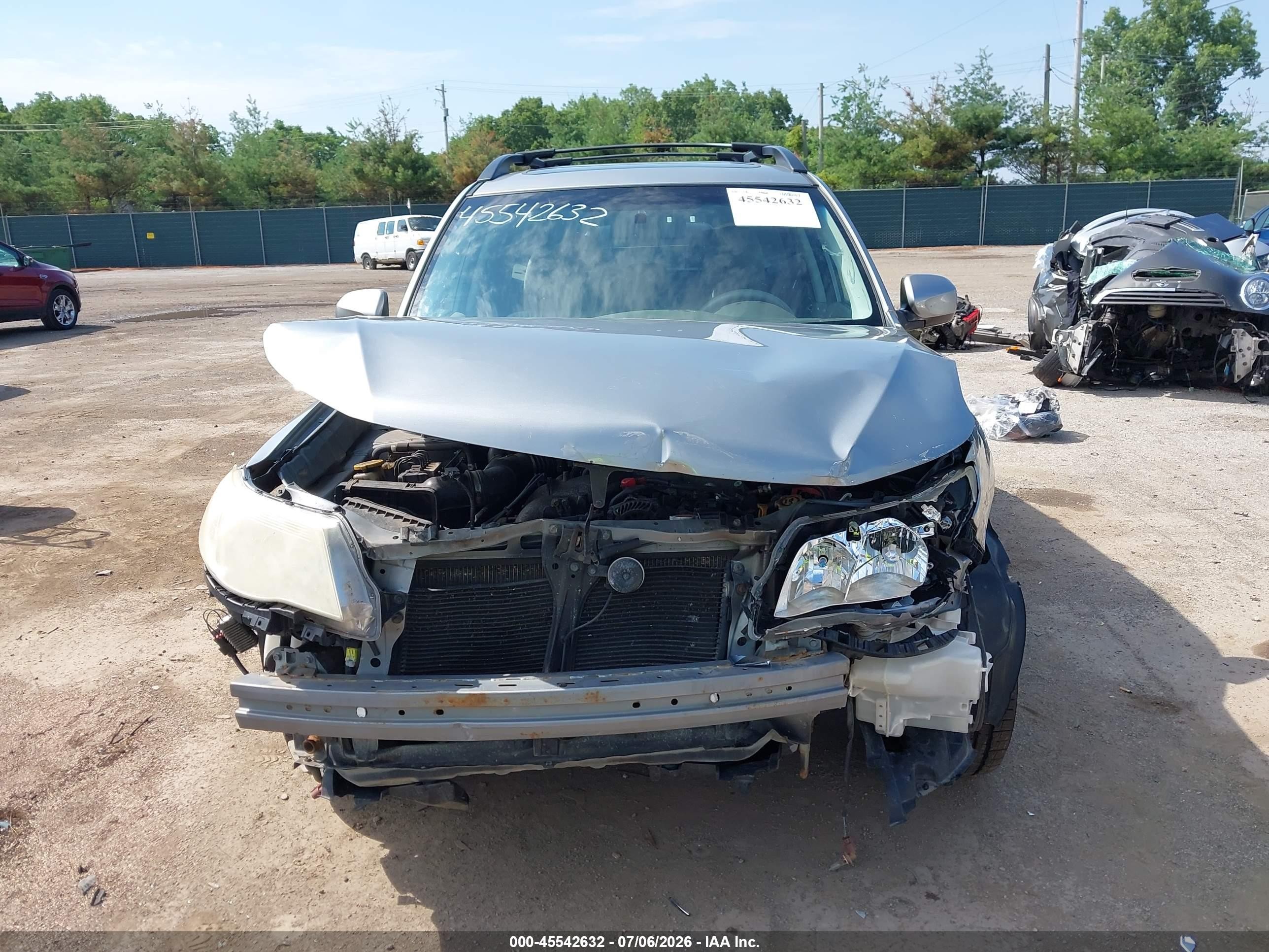 2009 Subaru Forester 2.5x Silver vin: JF2SH63609H711492