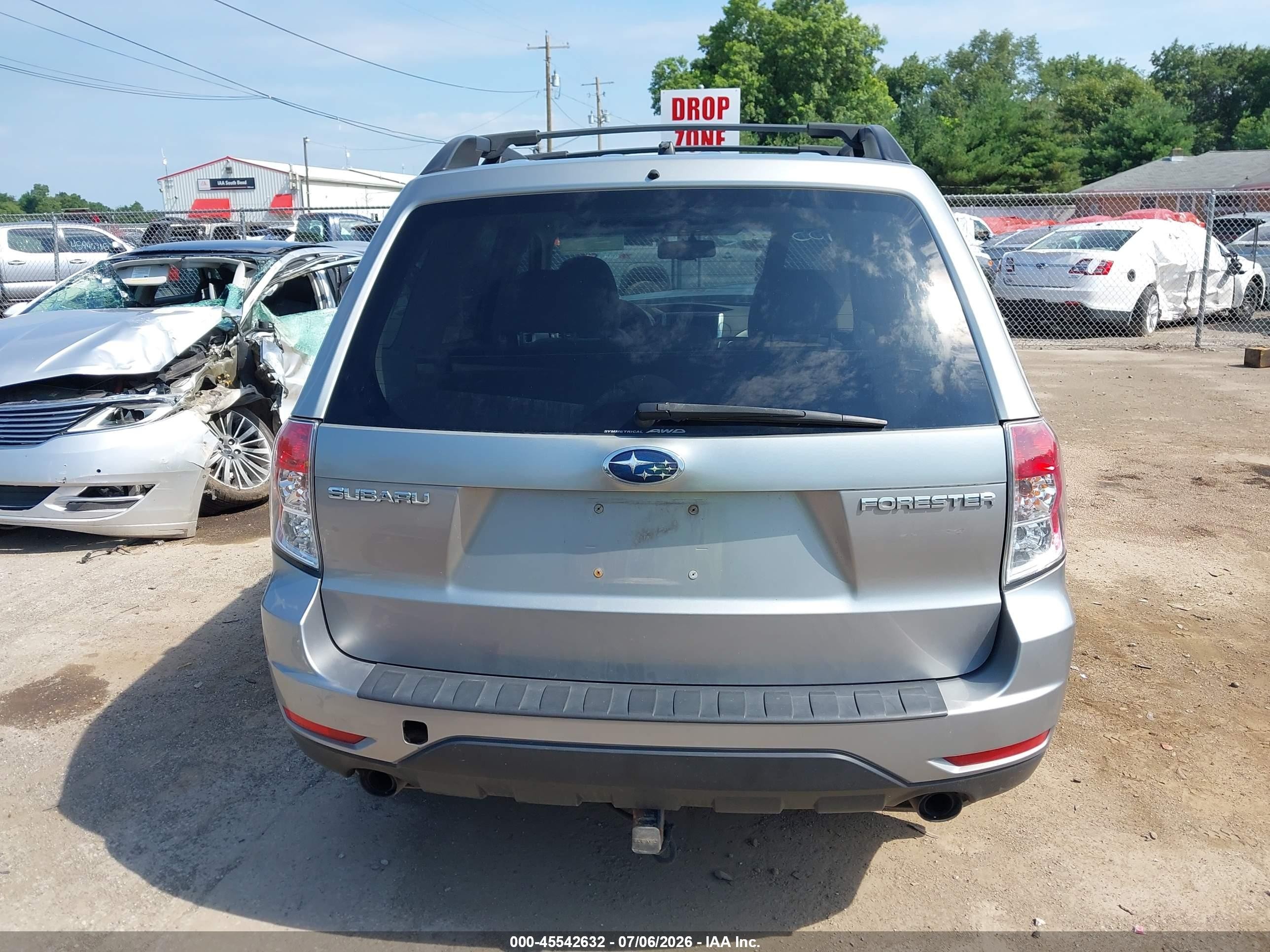 2009 Subaru Forester 2.5x Silver vin: JF2SH63609H711492