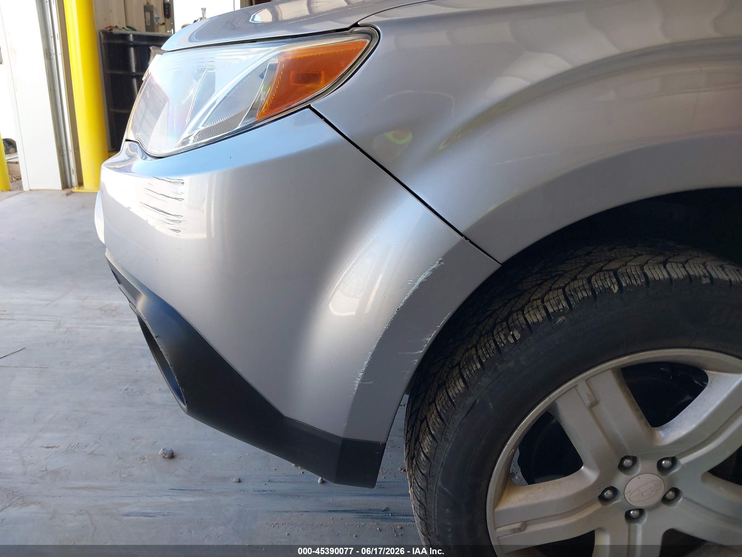 2009 Subaru Forester 2.5x Silver vin: JF2SH63619G779807
